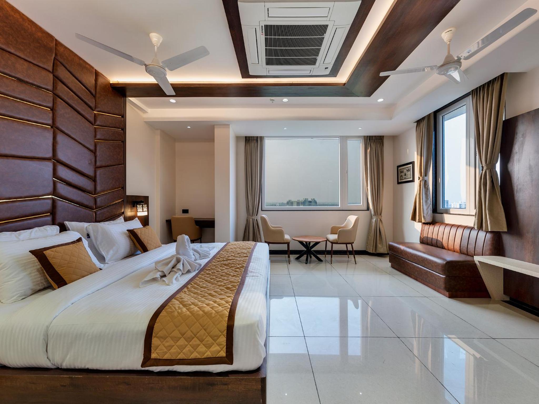 Suite - Photo 5