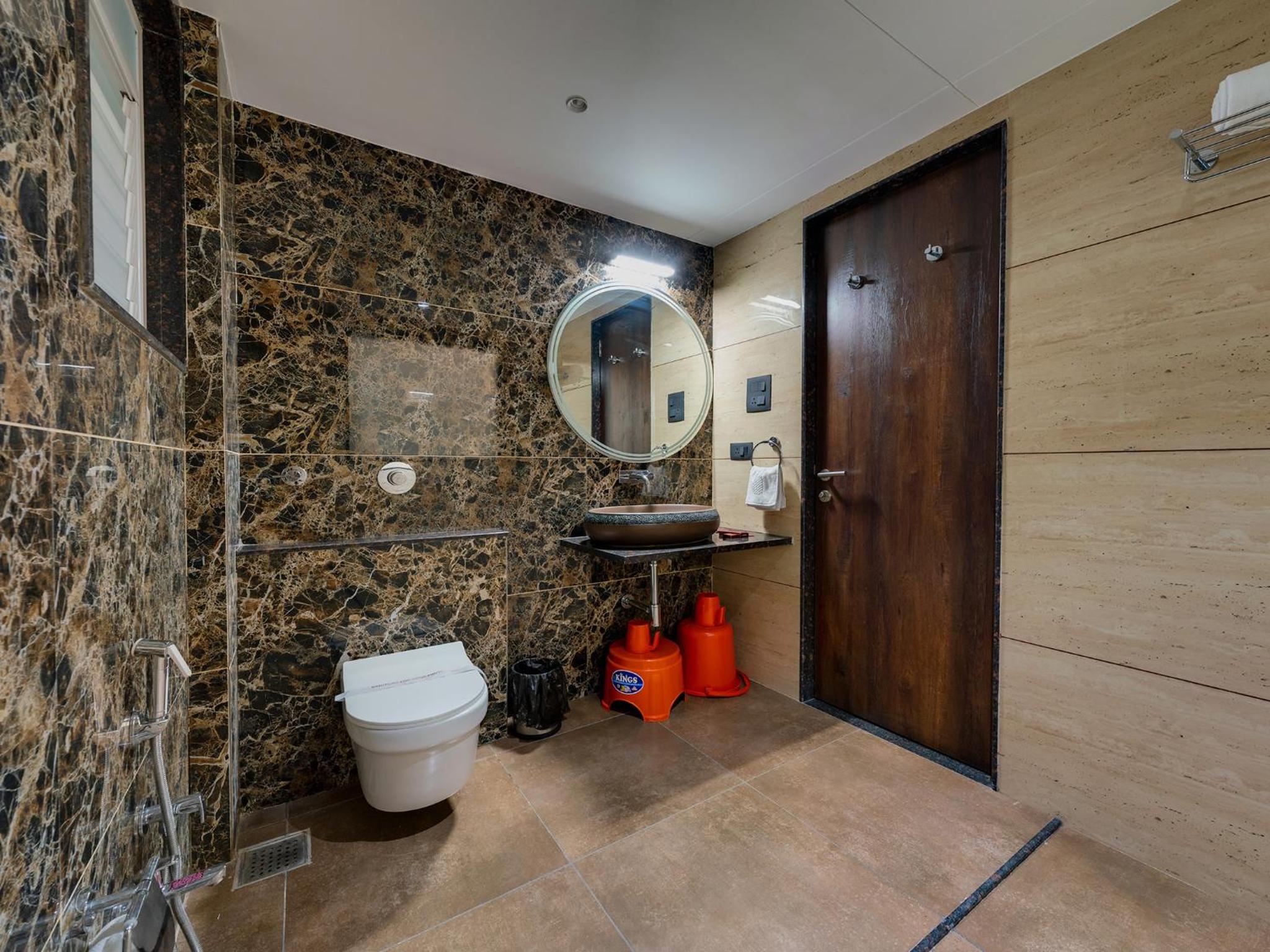 Suite - Photo 8