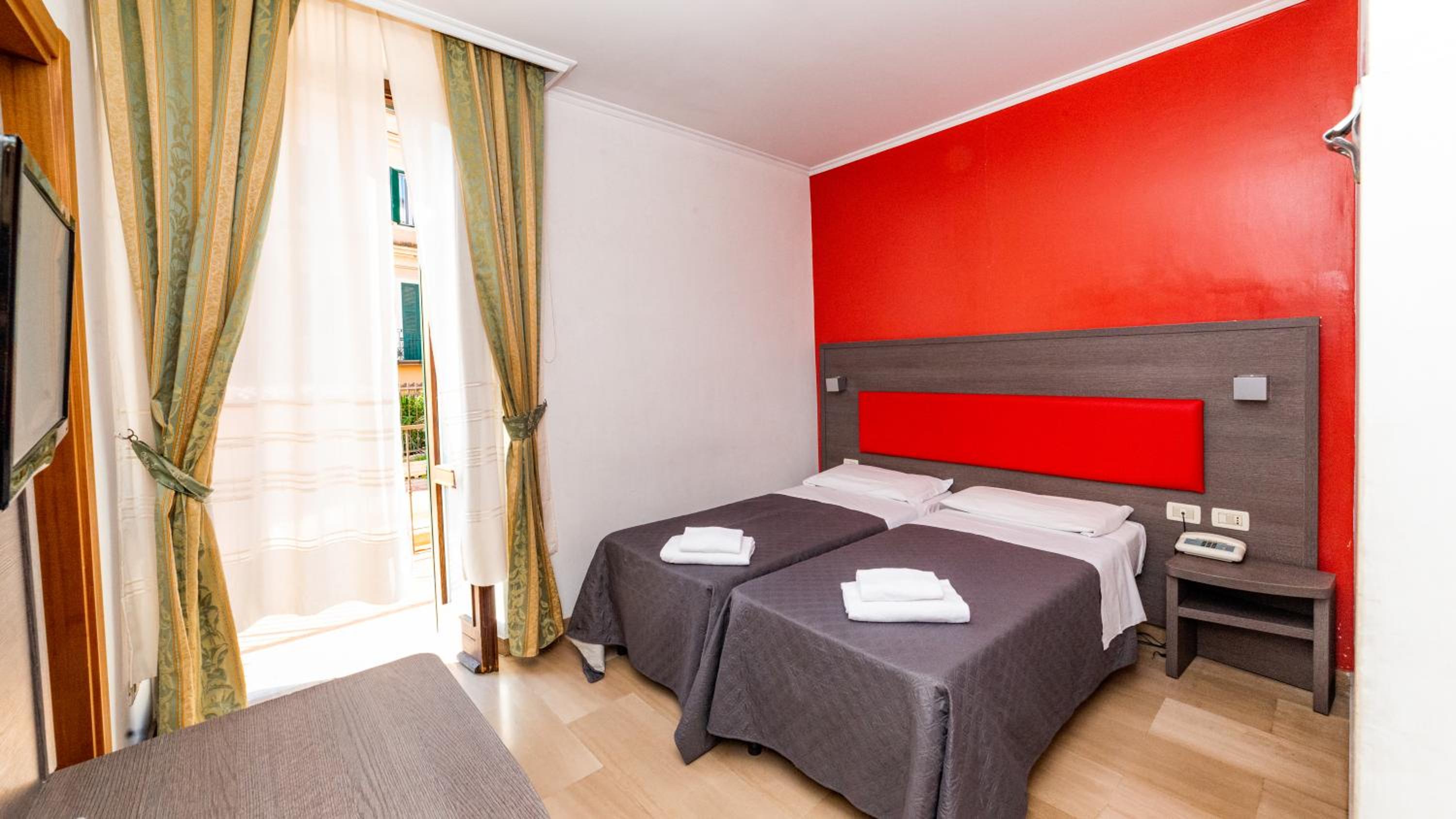 Large Single Room photo 1