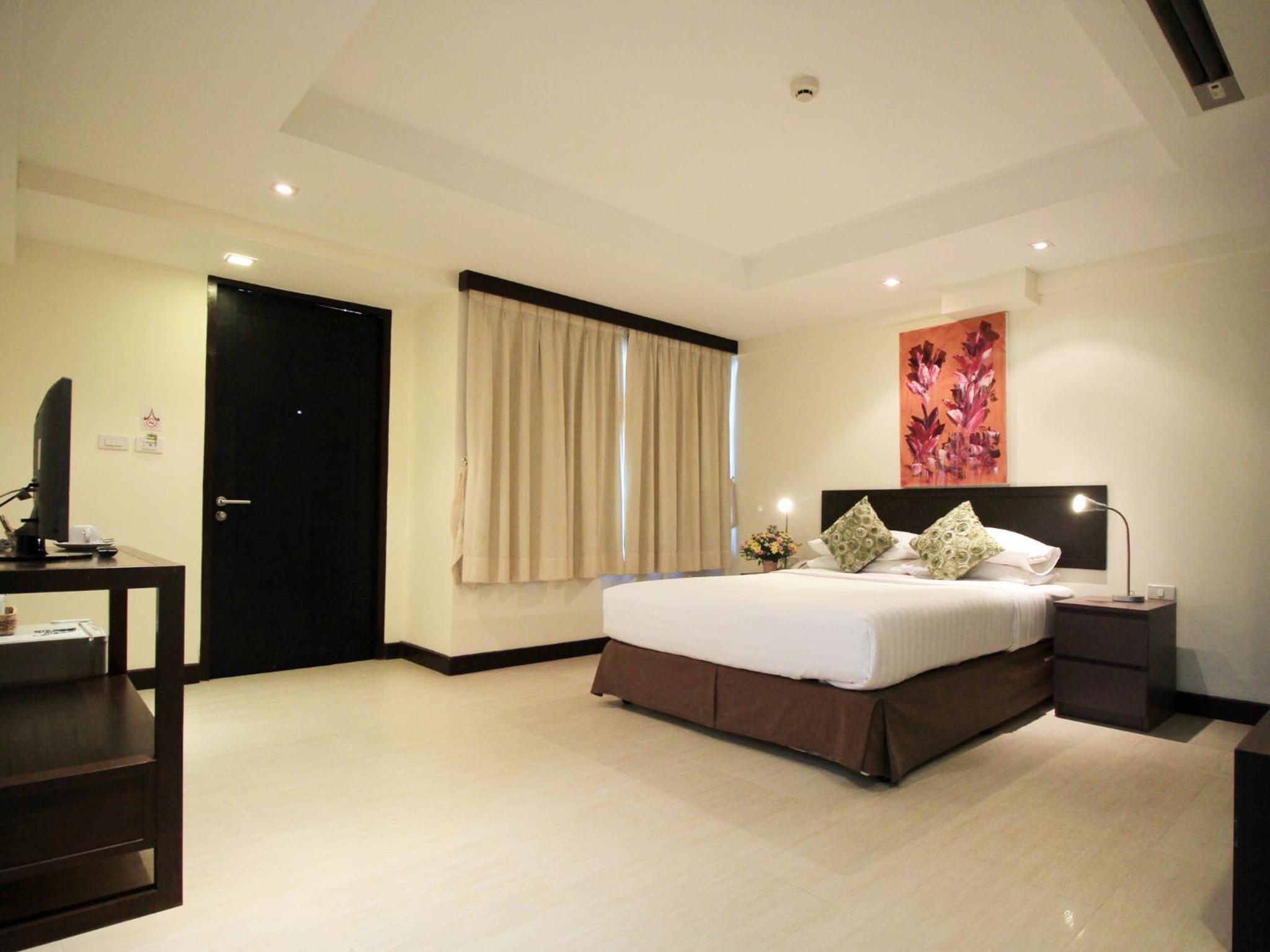 Deluxe Double Or Twin Room thumbnail 5
