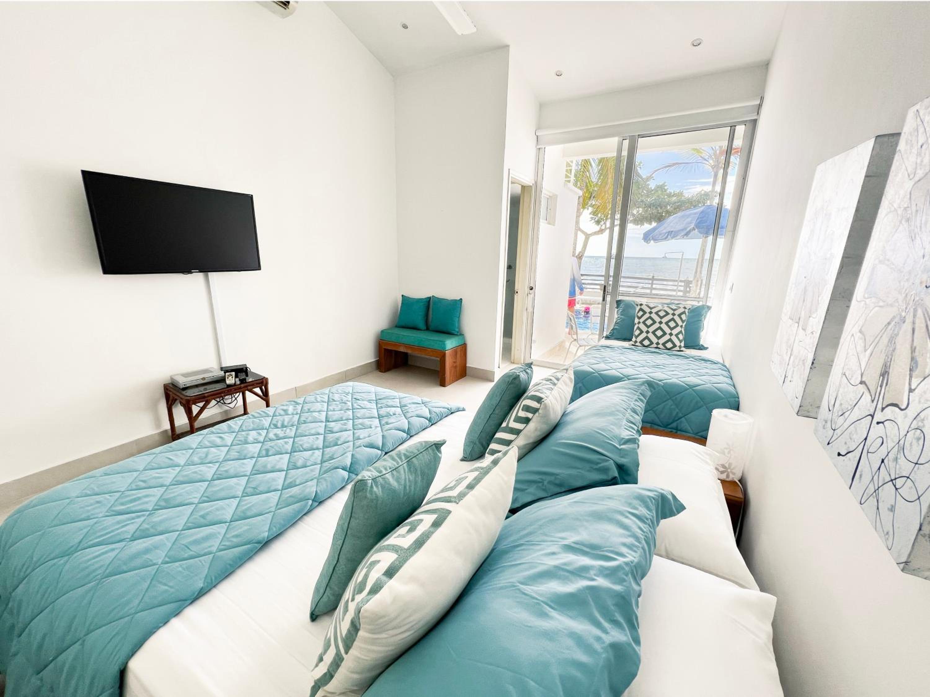 Family Room with Private Bathroom photo 1