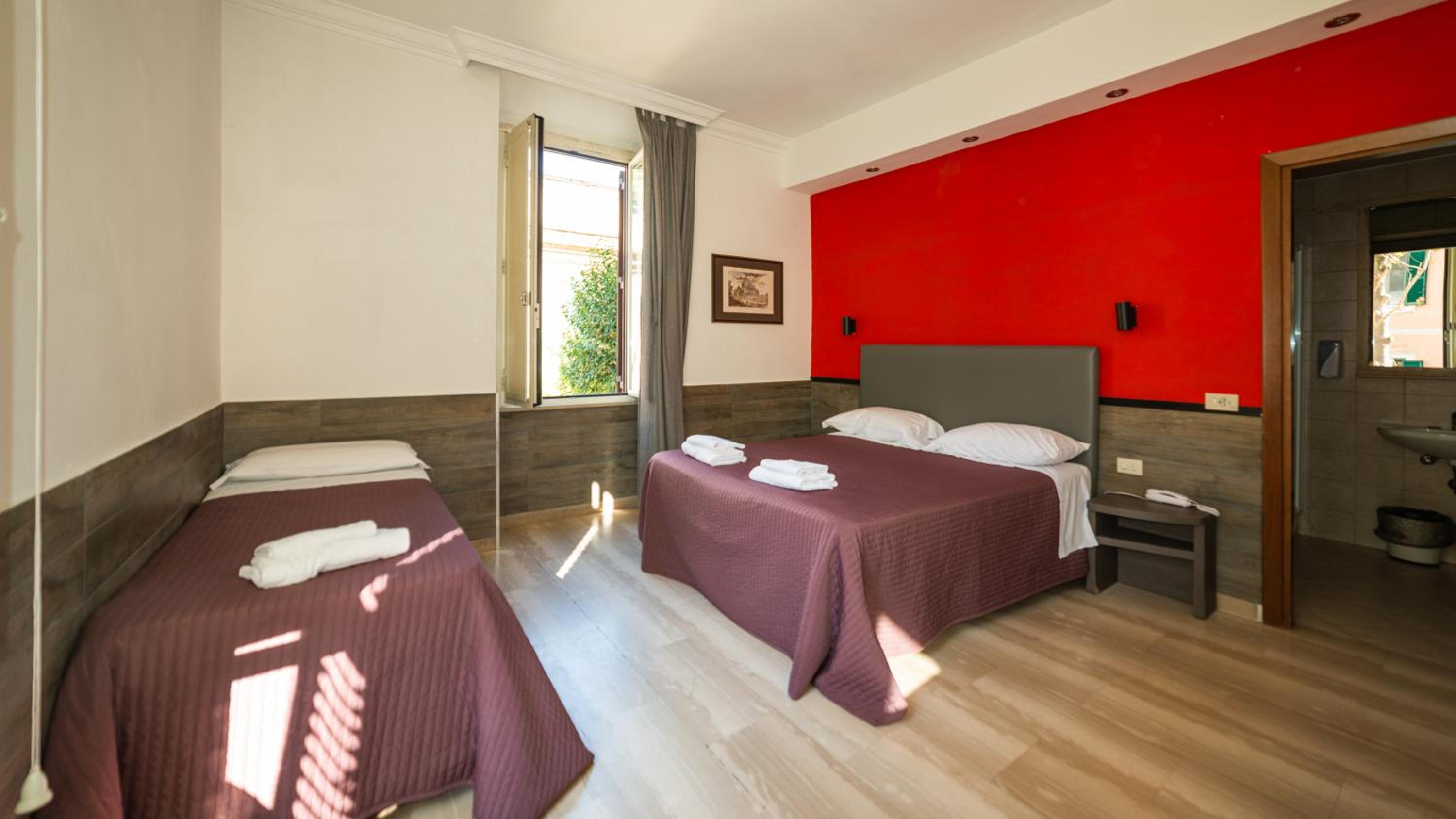 Deluxe Double or Twin Room photo 2