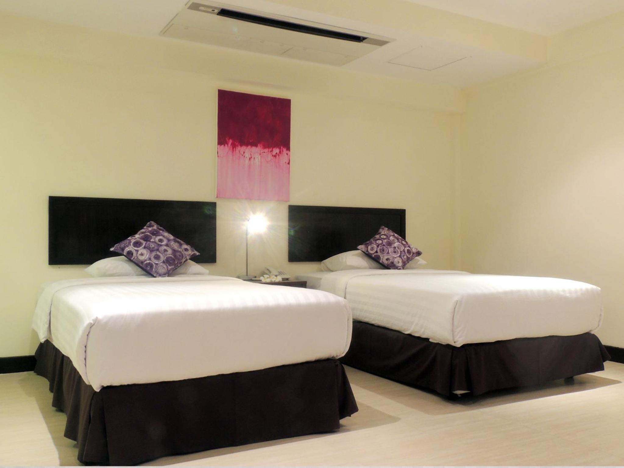 Deluxe Double Or Twin Room thumbnail 6