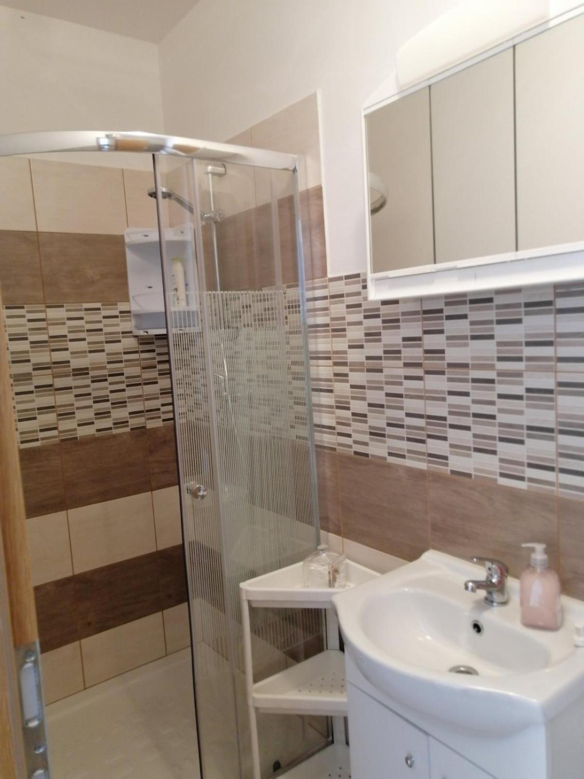 Double Room - Photo 10