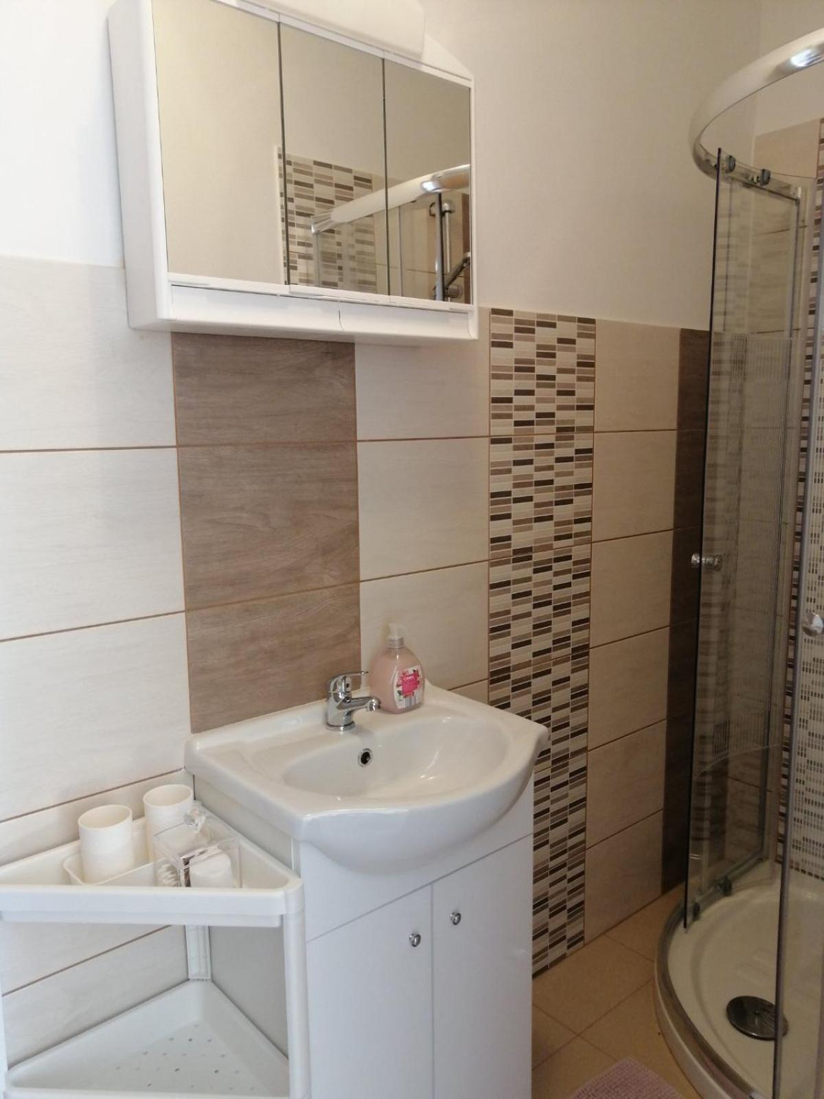 Double Room - Photo 9