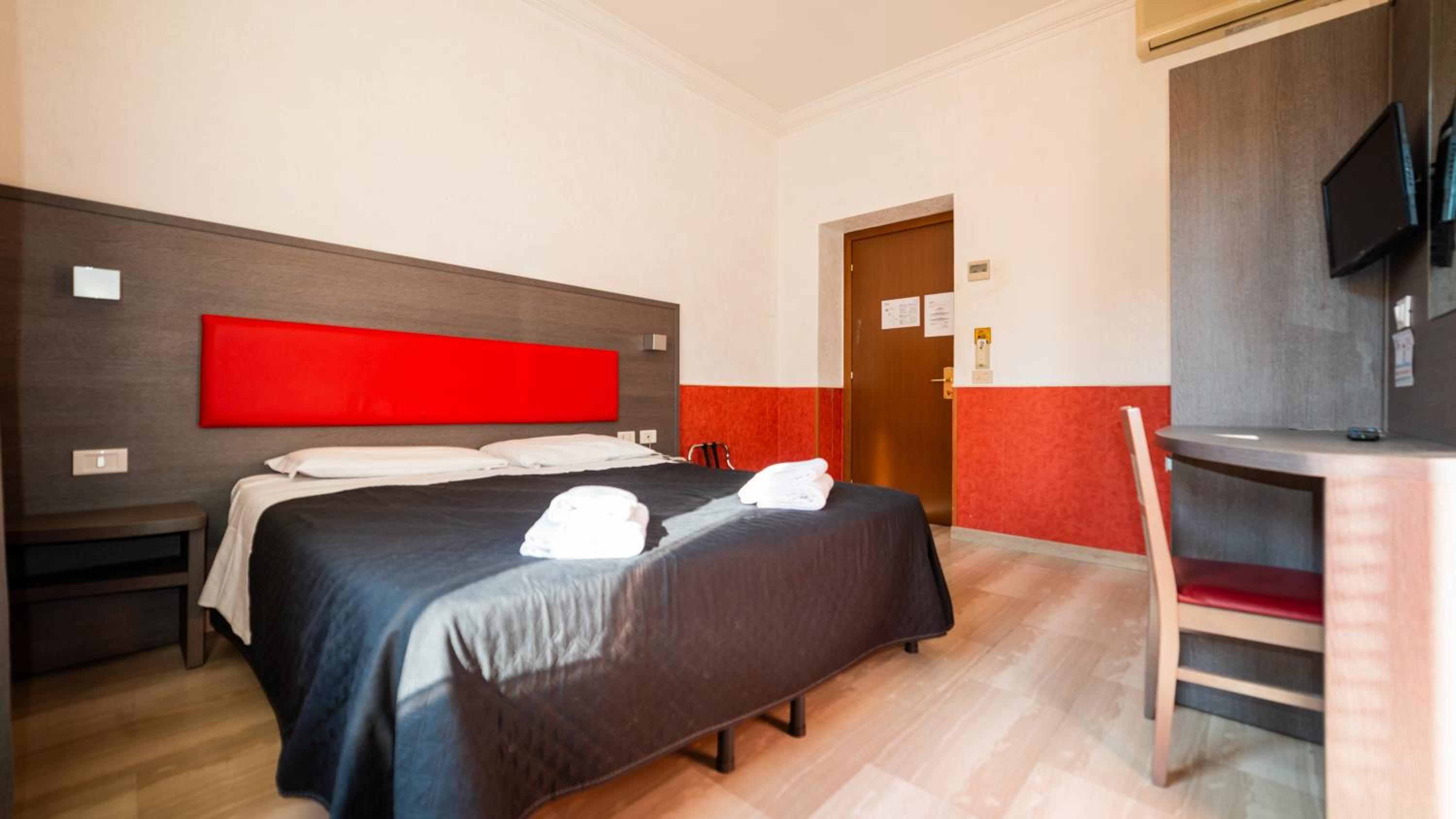 Deluxe Double or Twin Room photo 3