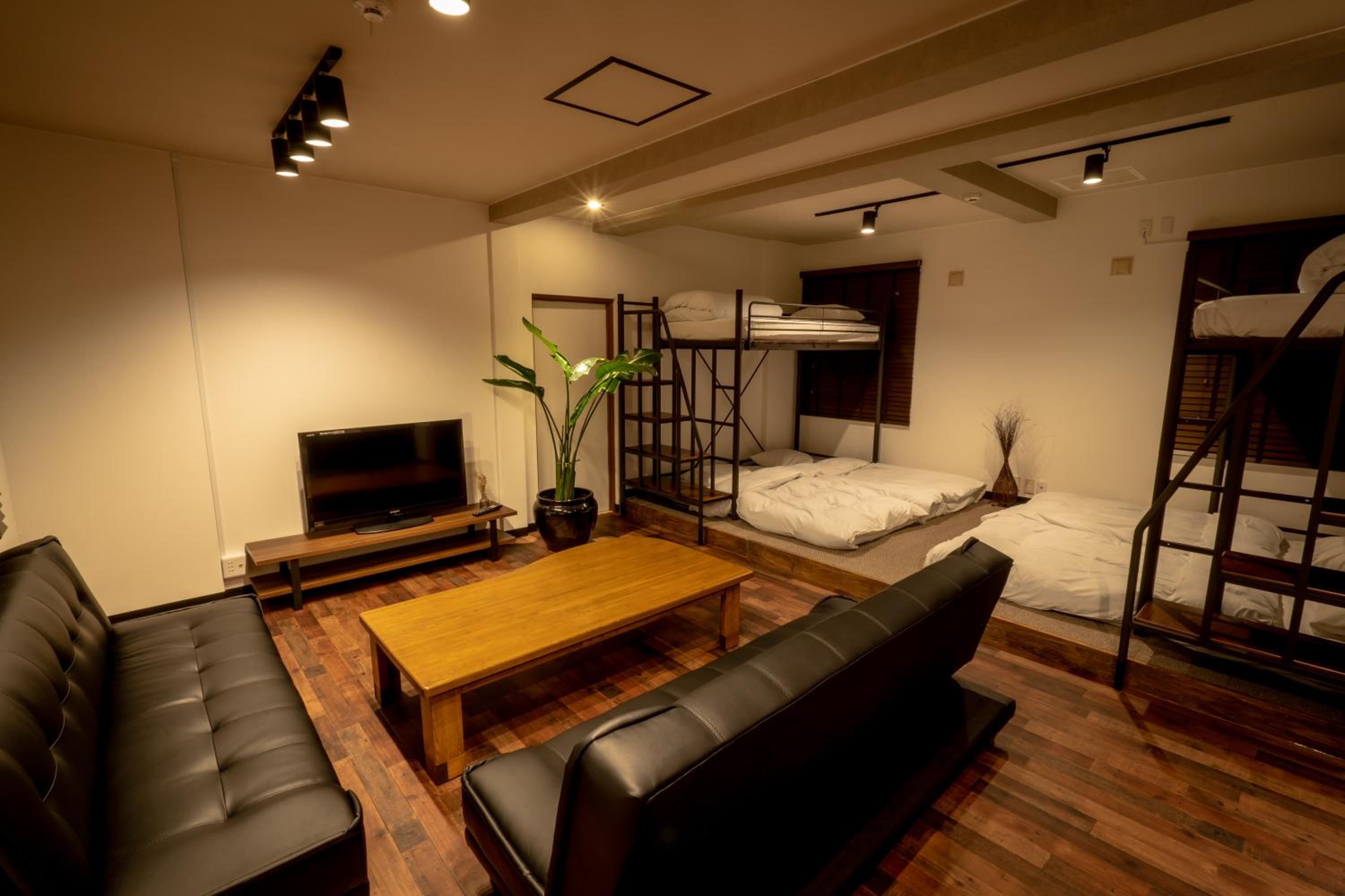 Superior Family Room - Photo 1