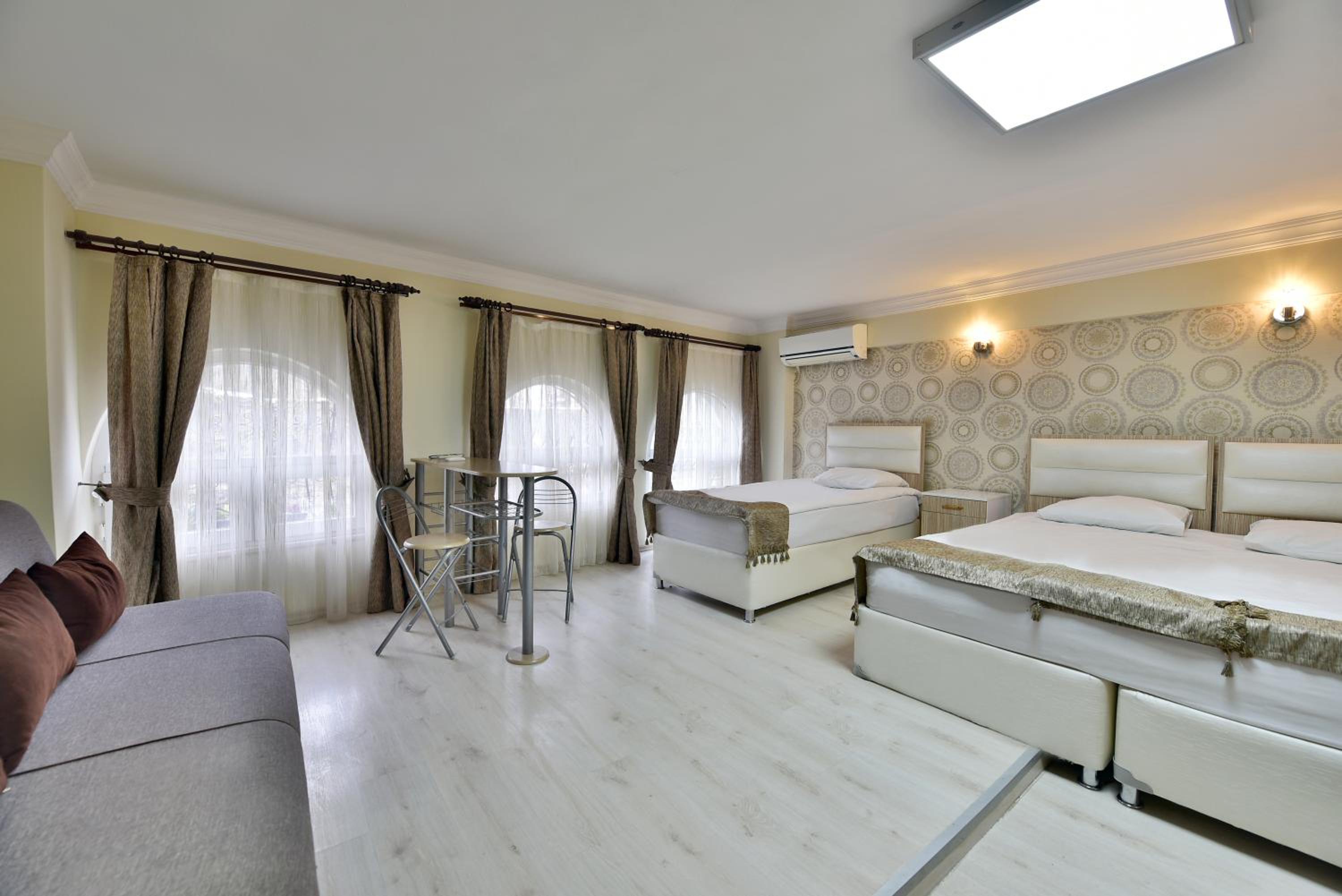Standard Triple Room photo 3