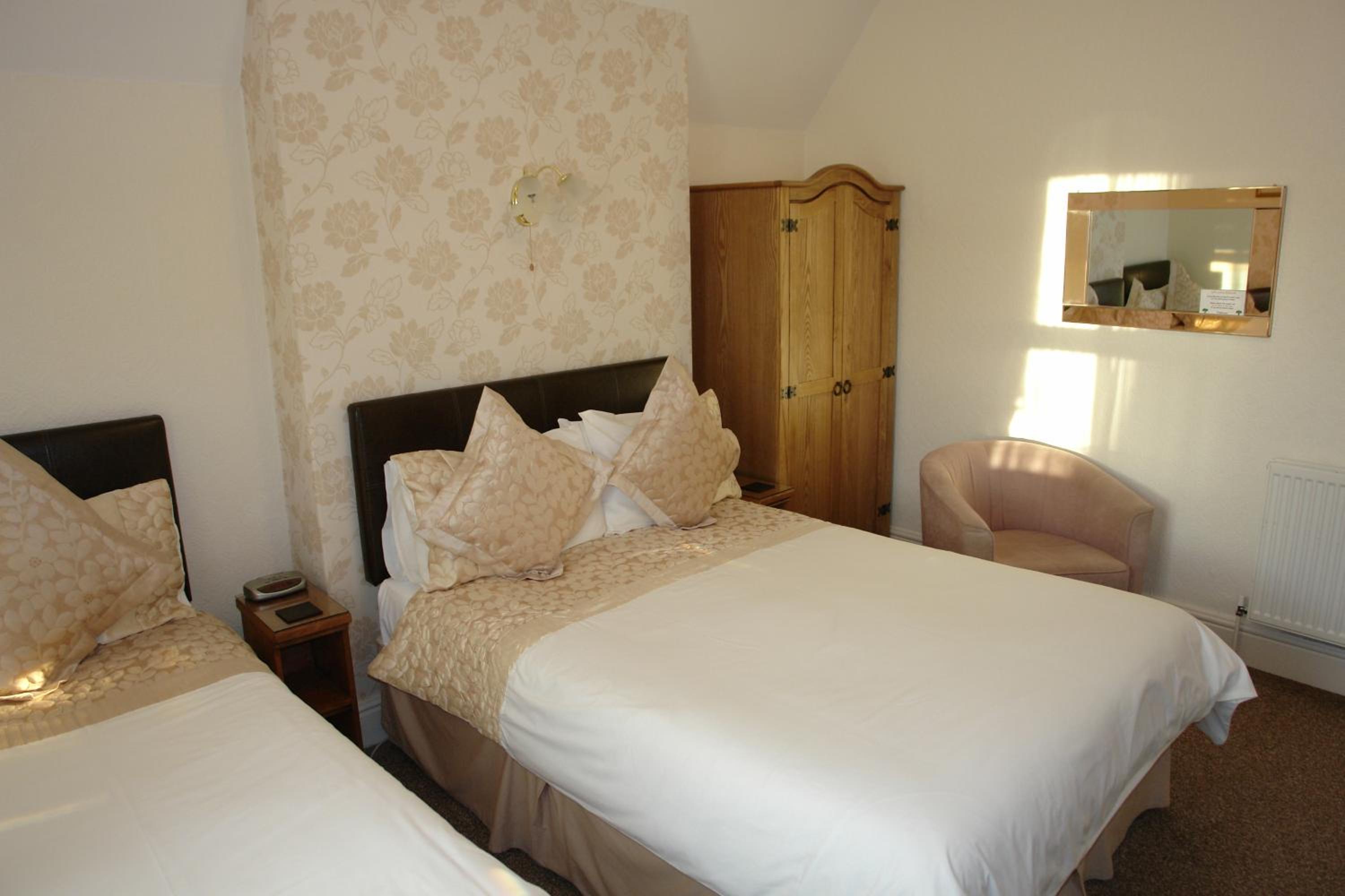 Double or Twin Room with Street View photo 3