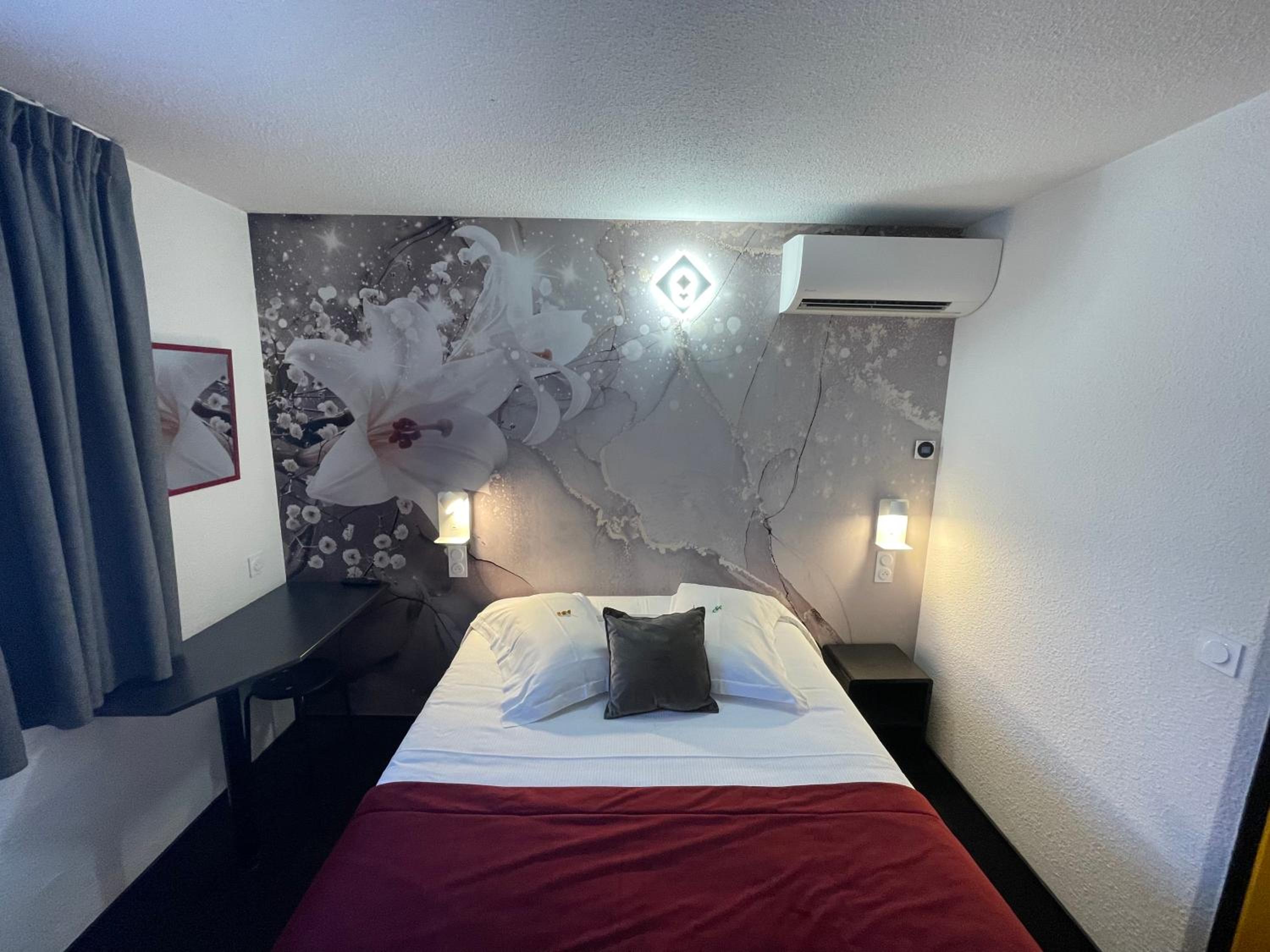 Double Room - Photo 15