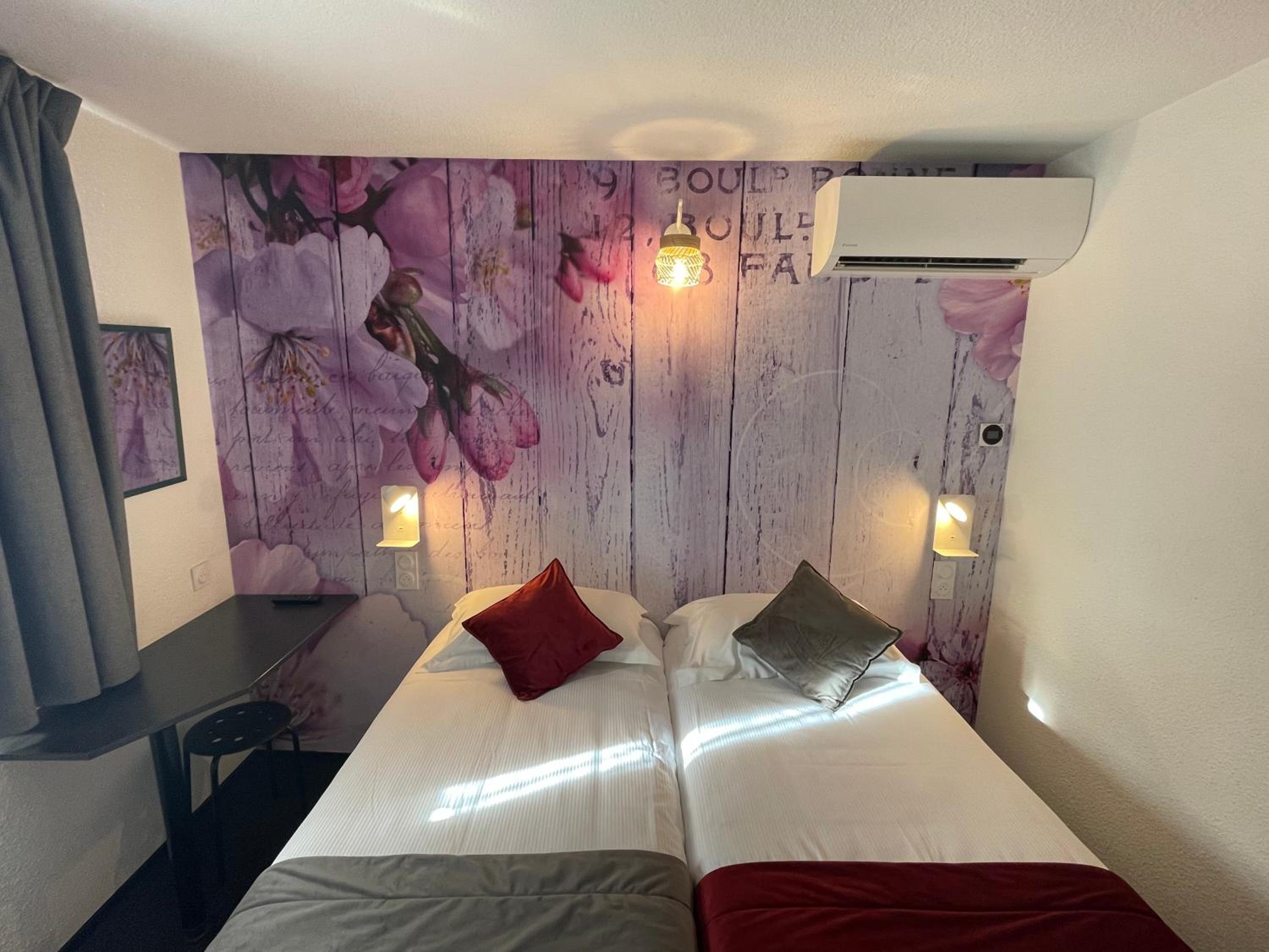 Twin Room - Photo 17