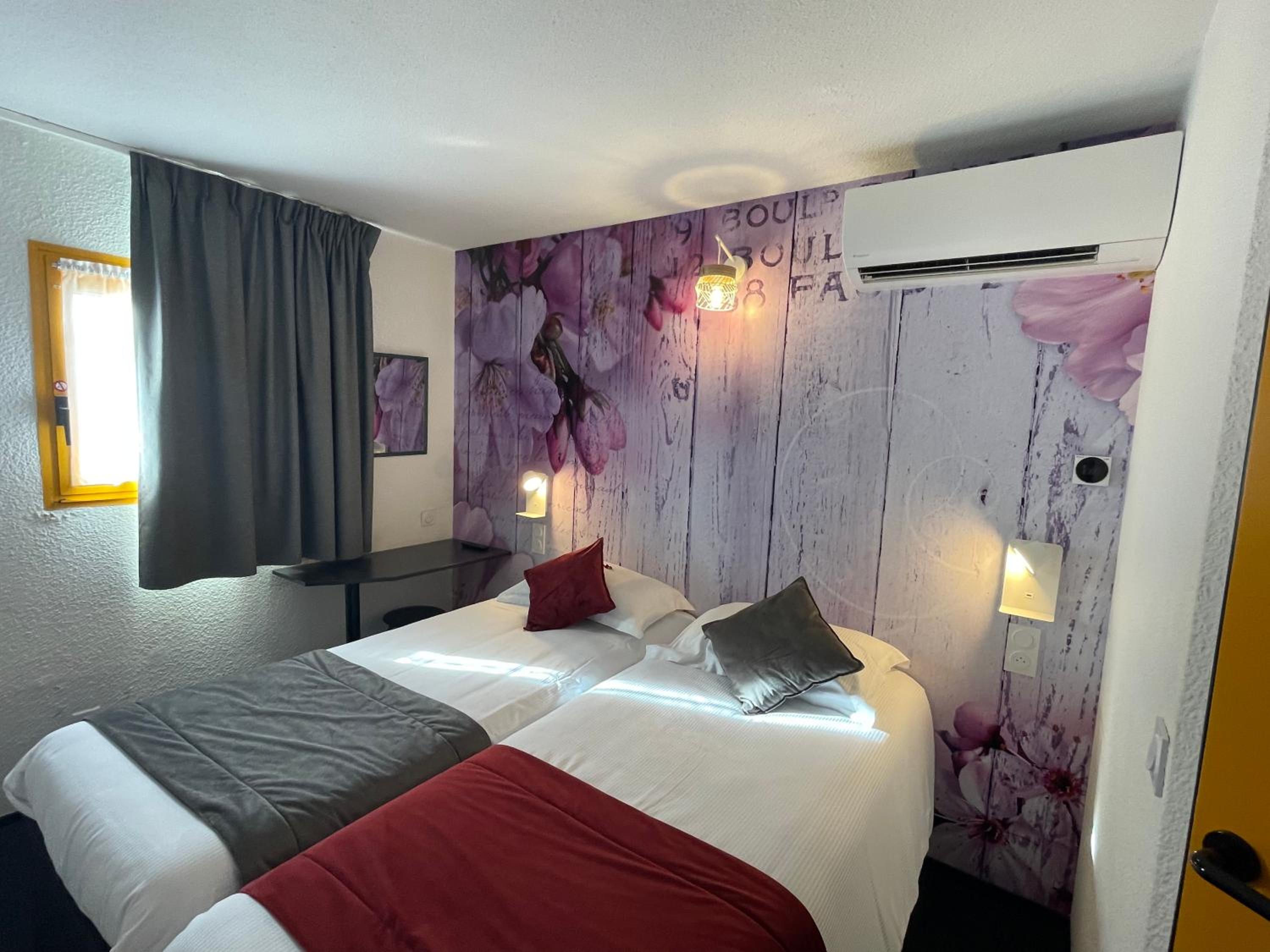 Twin Room - Photo 23