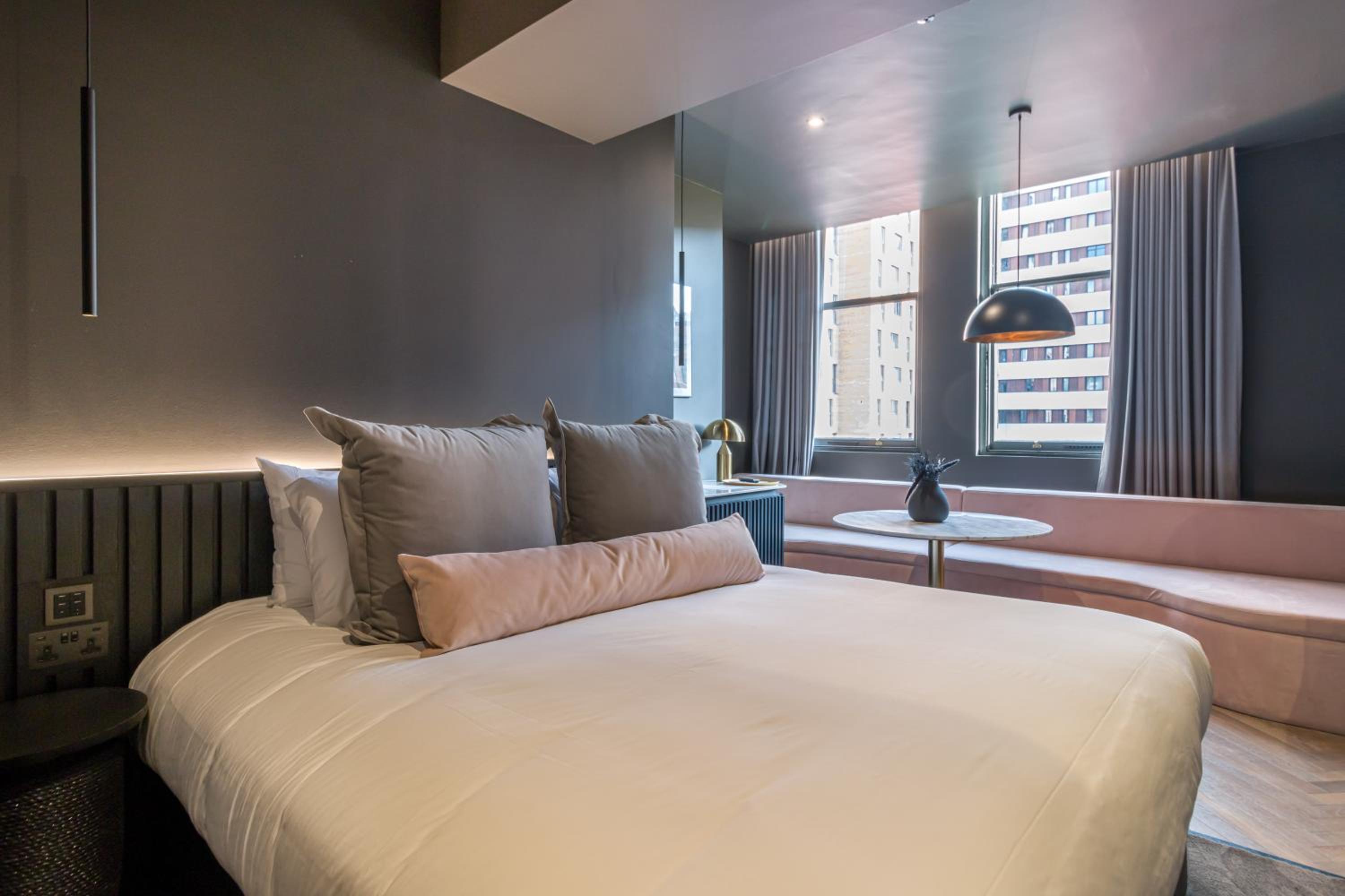Suite - Photo 17
