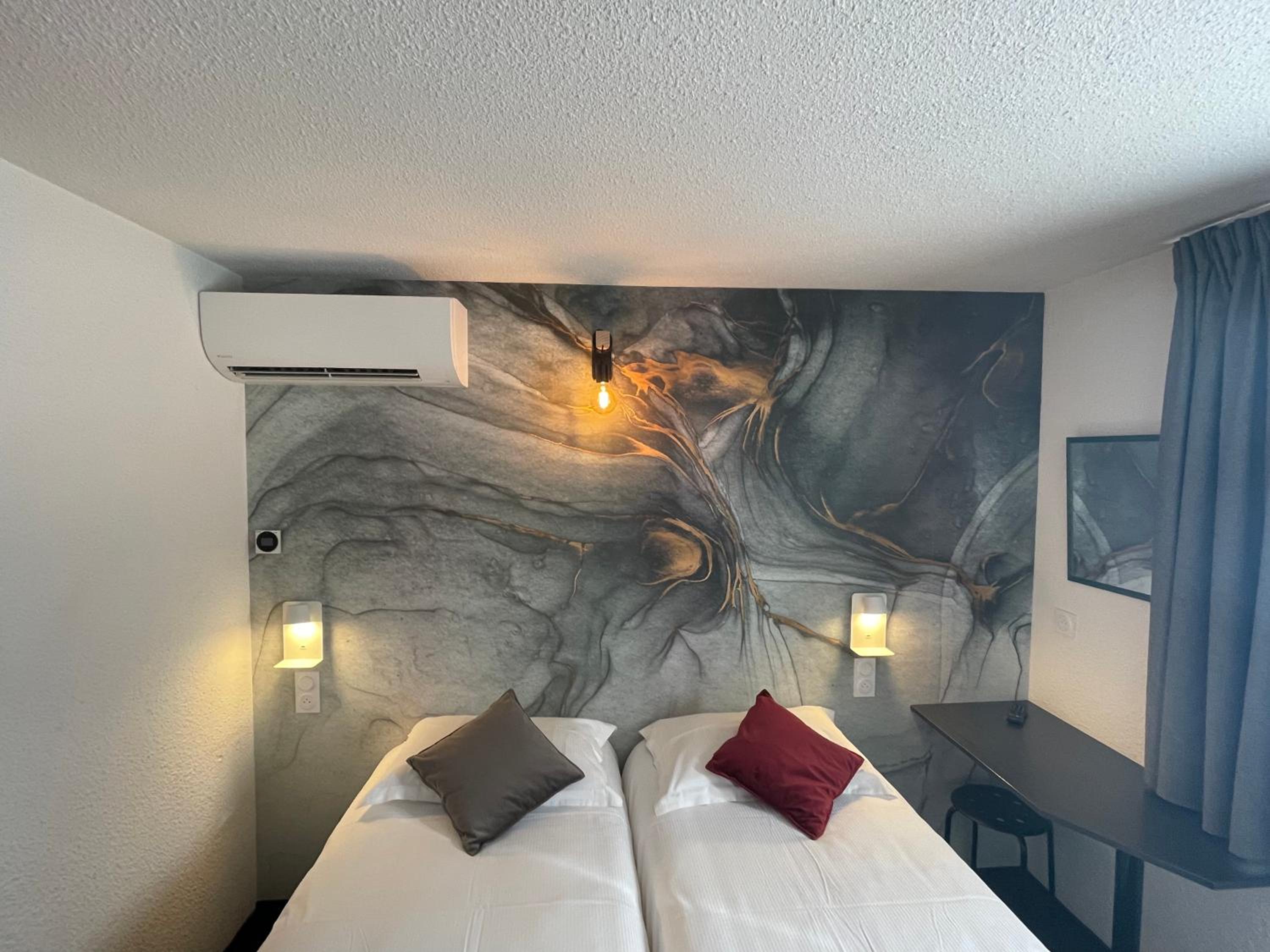 Twin Room - Photo 15
