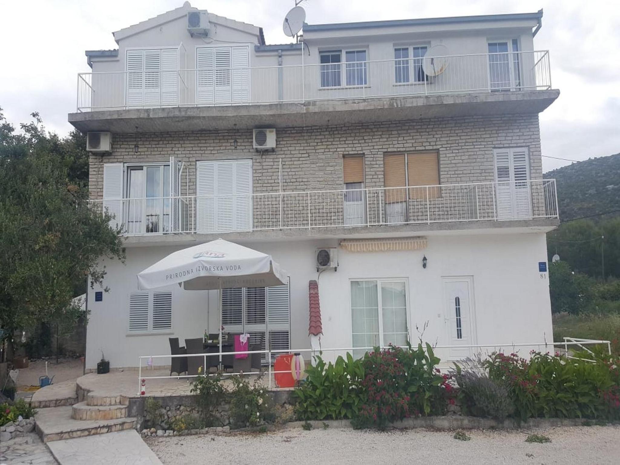One-Bedroom Apartment with Terrace and Sea View photo 3