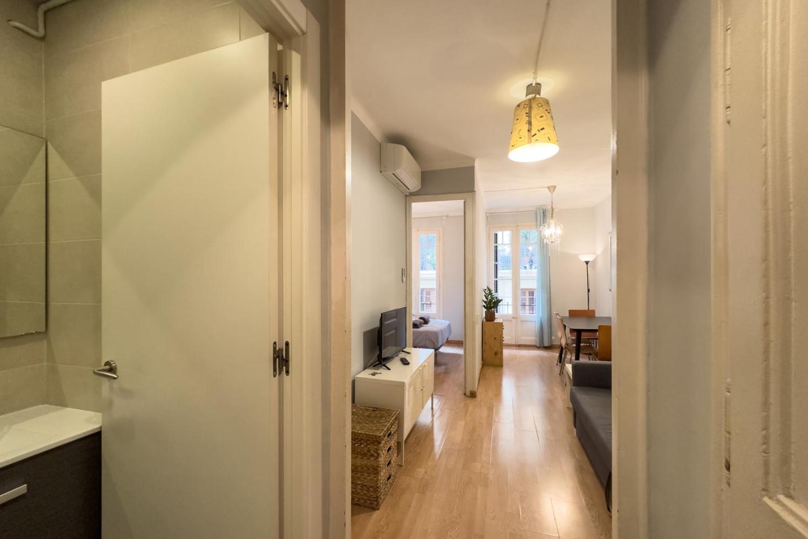 One-Bedroom Apartment with Balcony photo 3