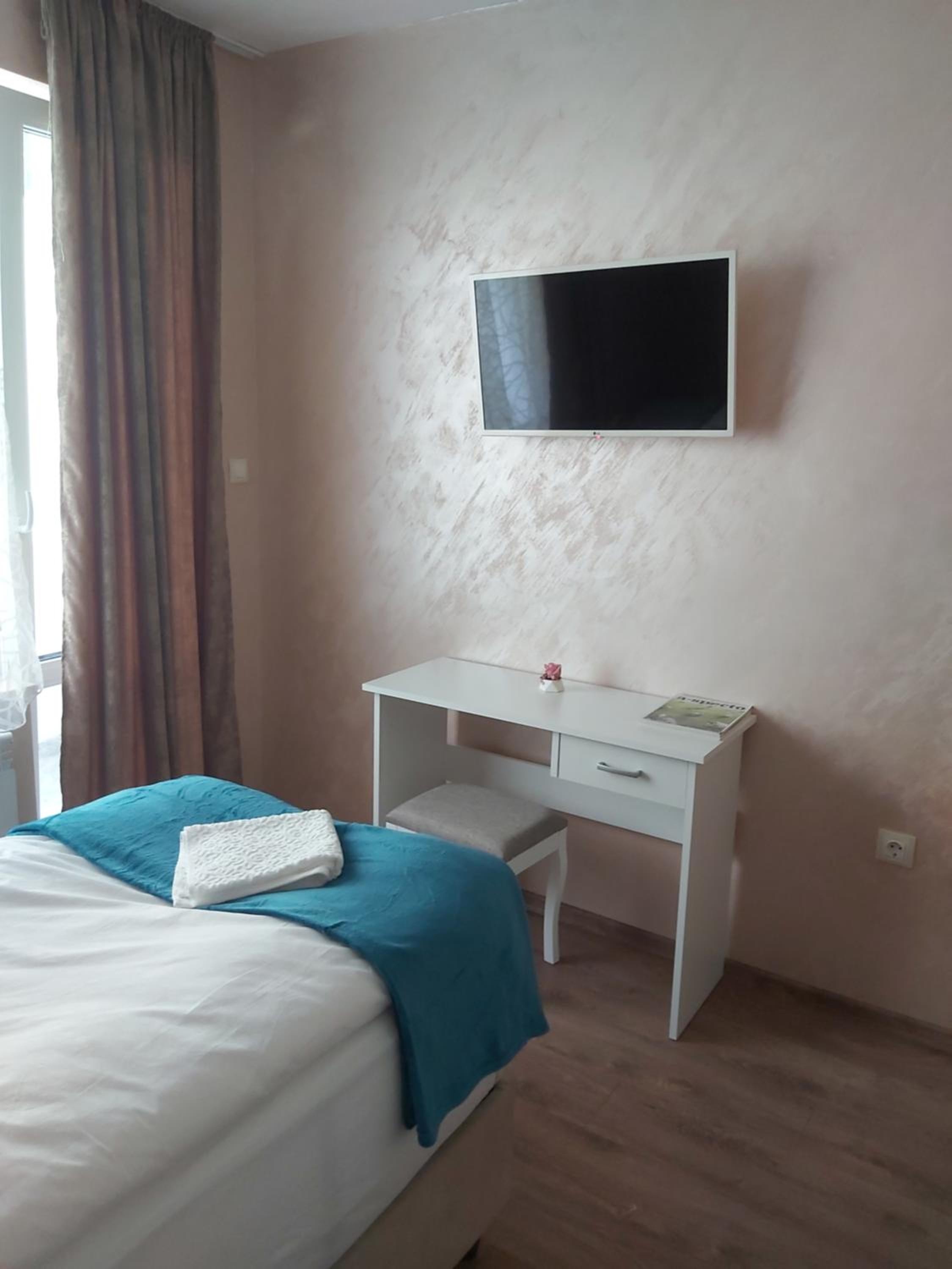 Twin Room with Private Bathroom - Photo 4
