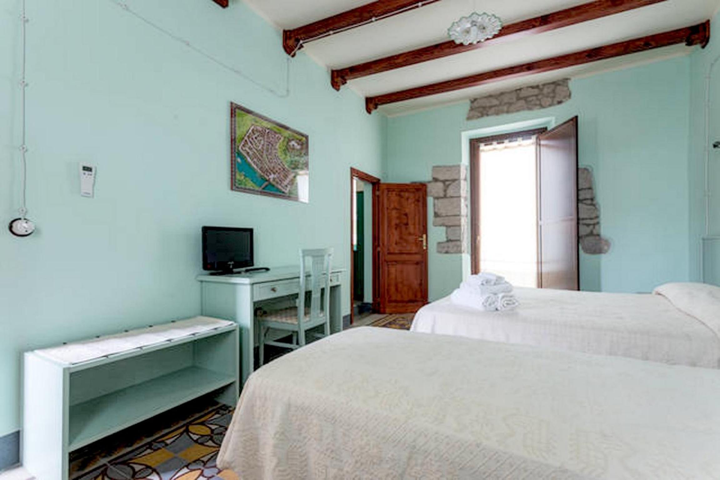 Triple Room - Photo 1
