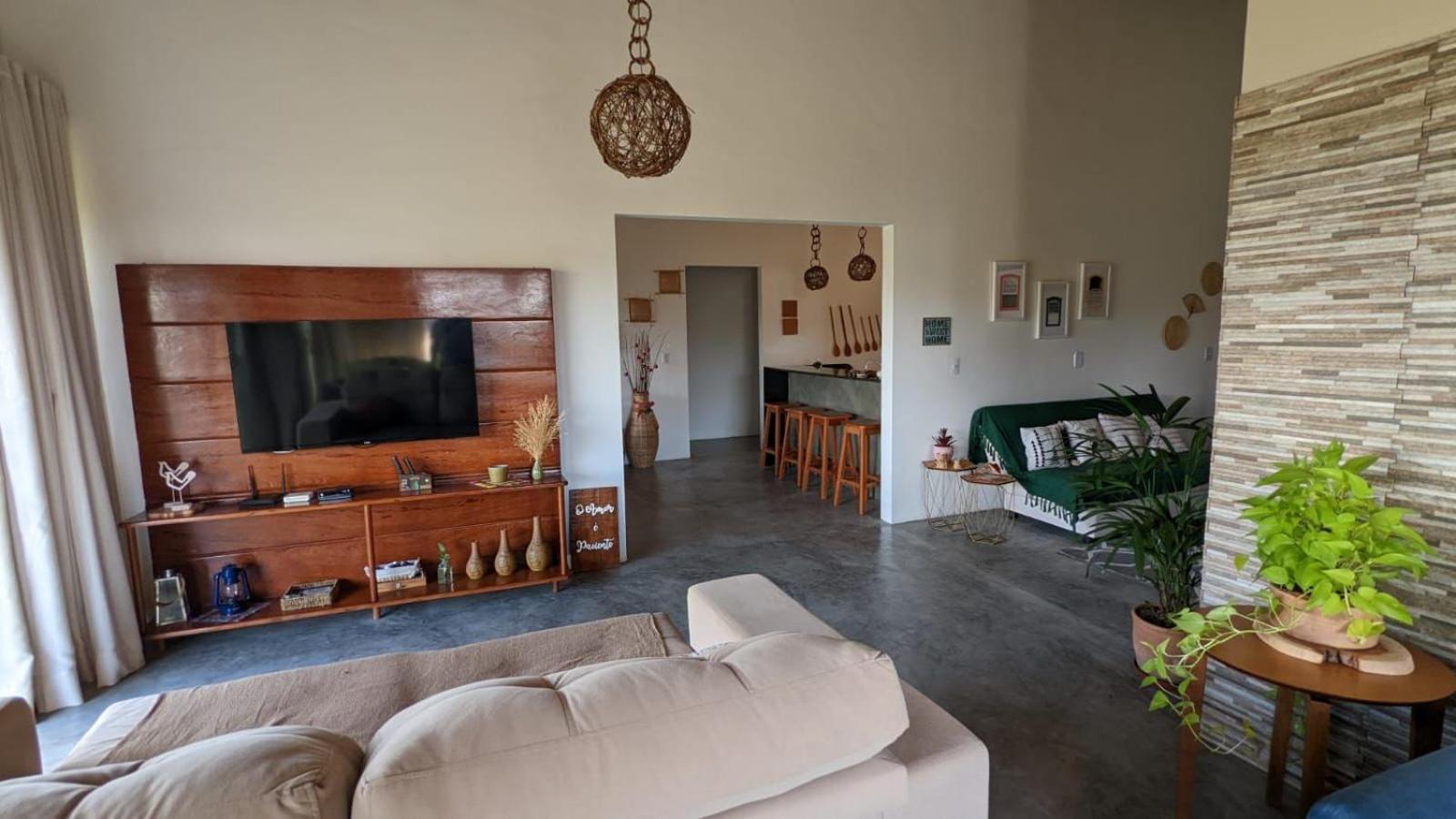 Five-Bedroom House photo 1