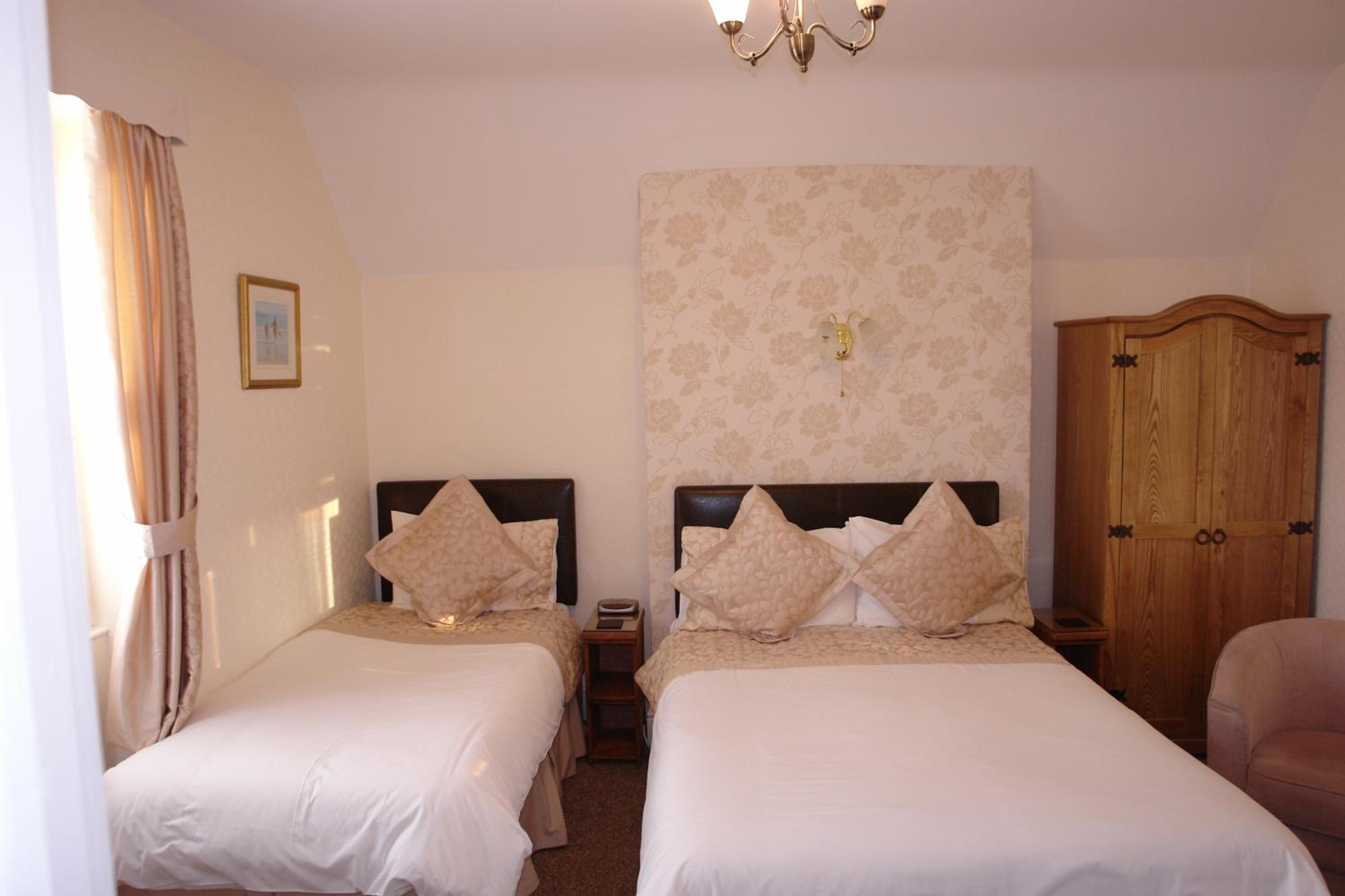 Double or Twin Room with Street View photo 2