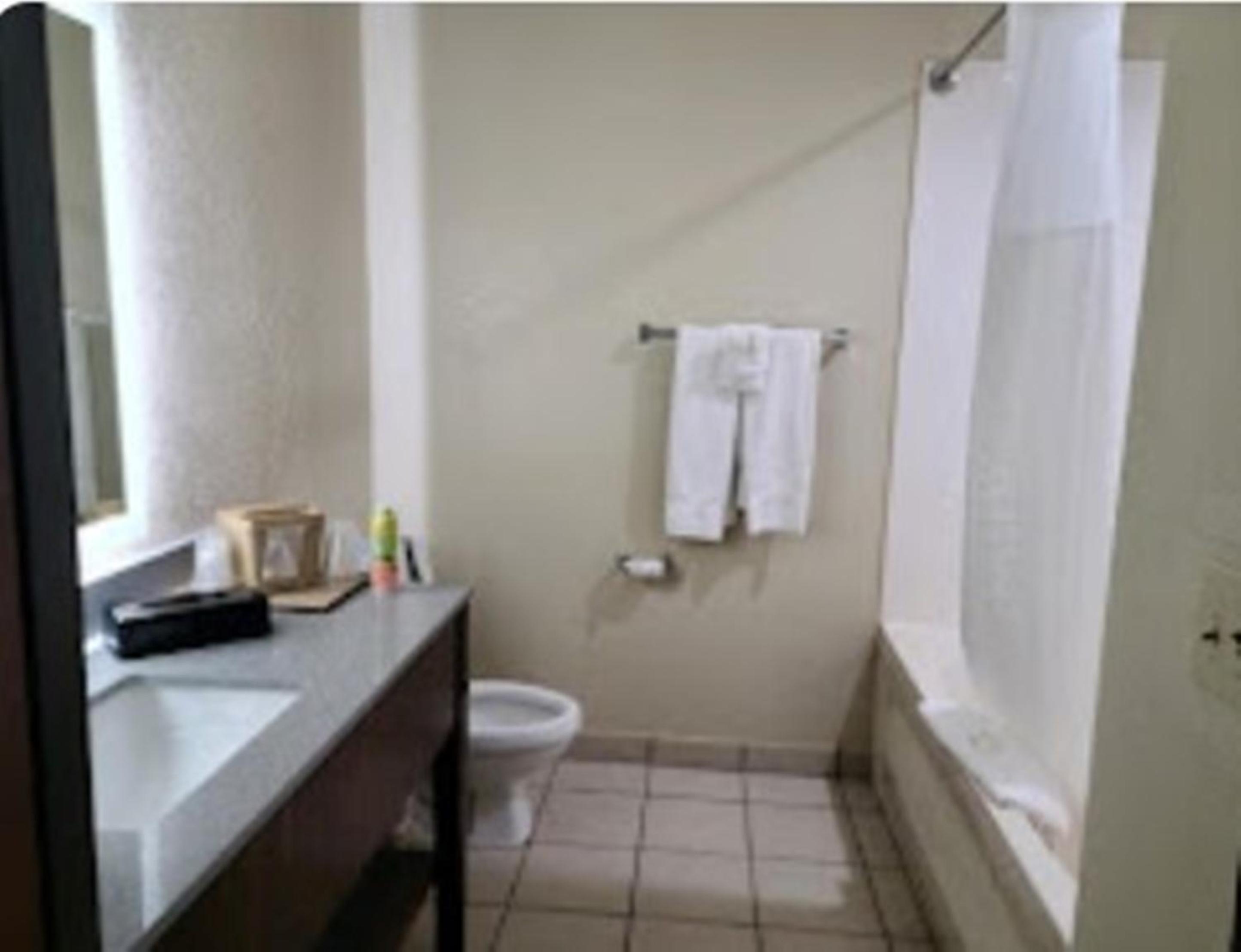 King Room - Non-Smoking - Photo 4
