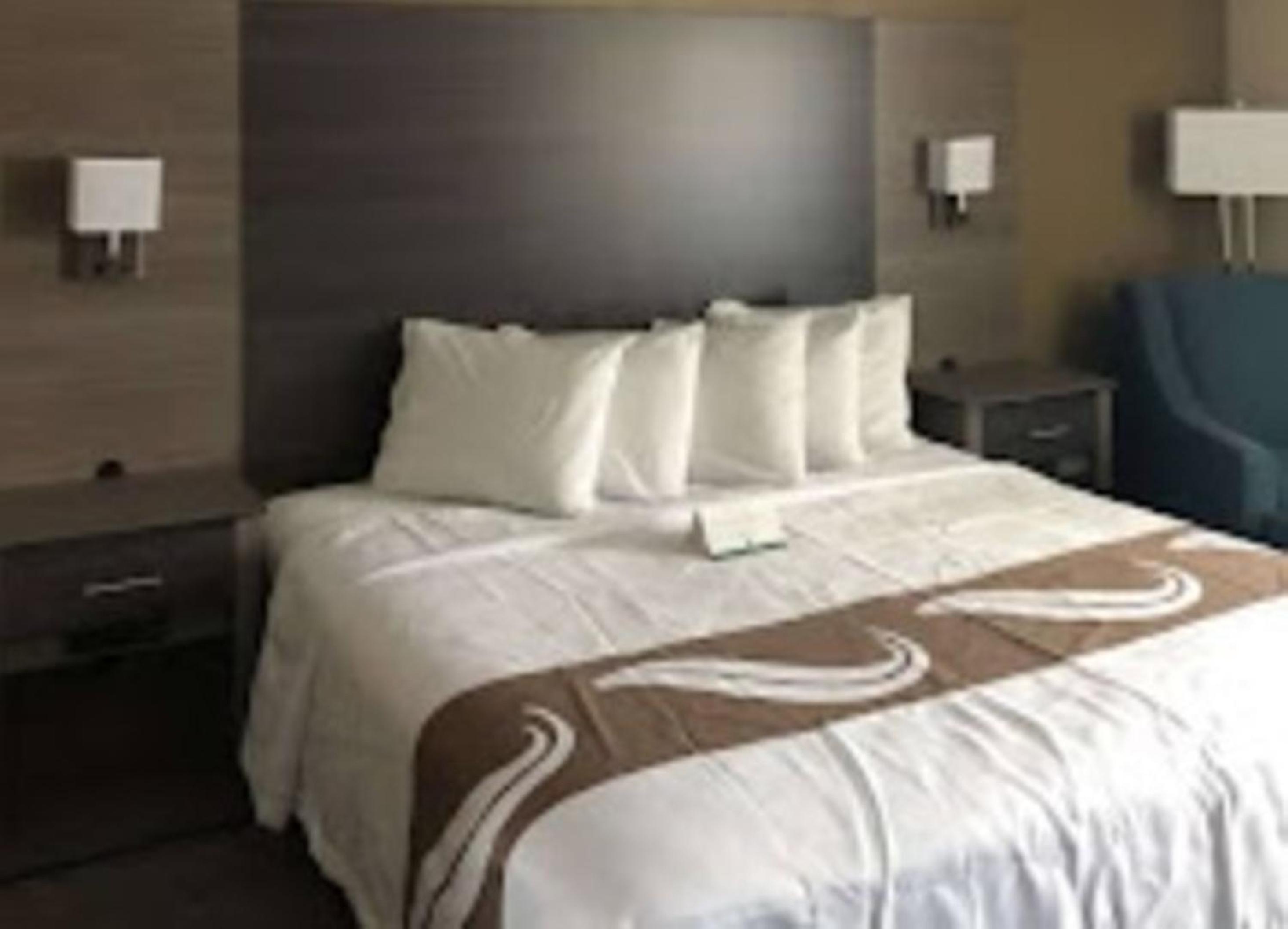 King Room - Non-Smoking - Photo 3