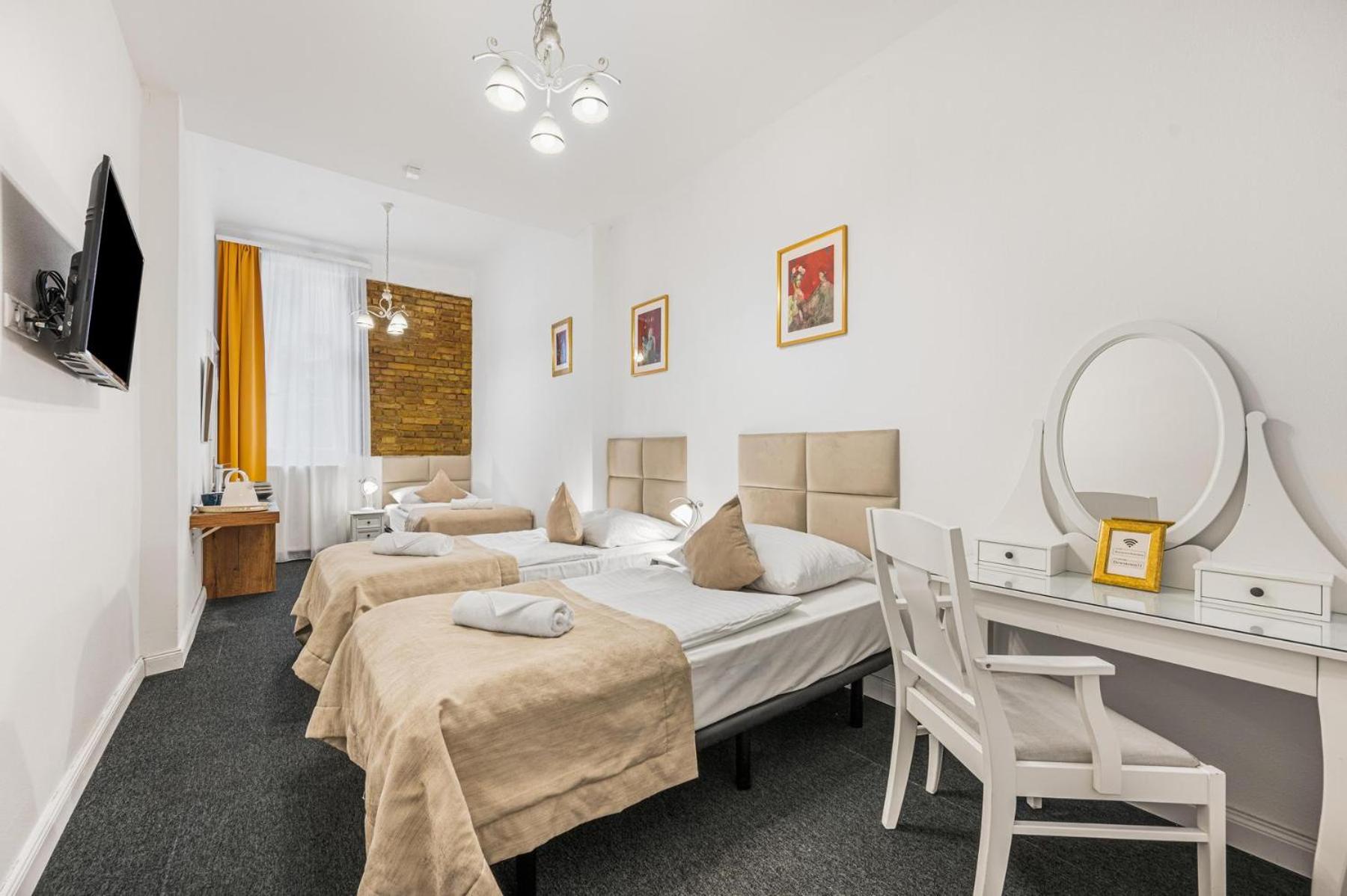 Budget Triple Room - Photo 2
