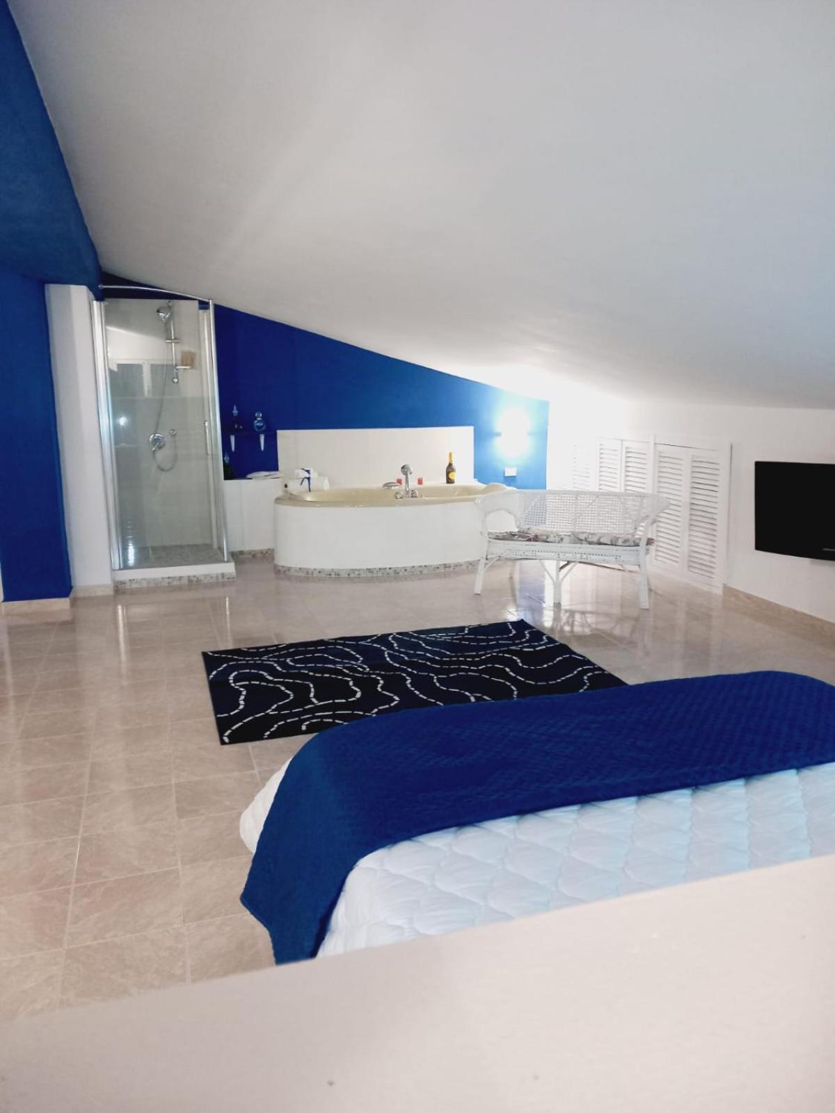 Deluxe Suite with Spa Bath