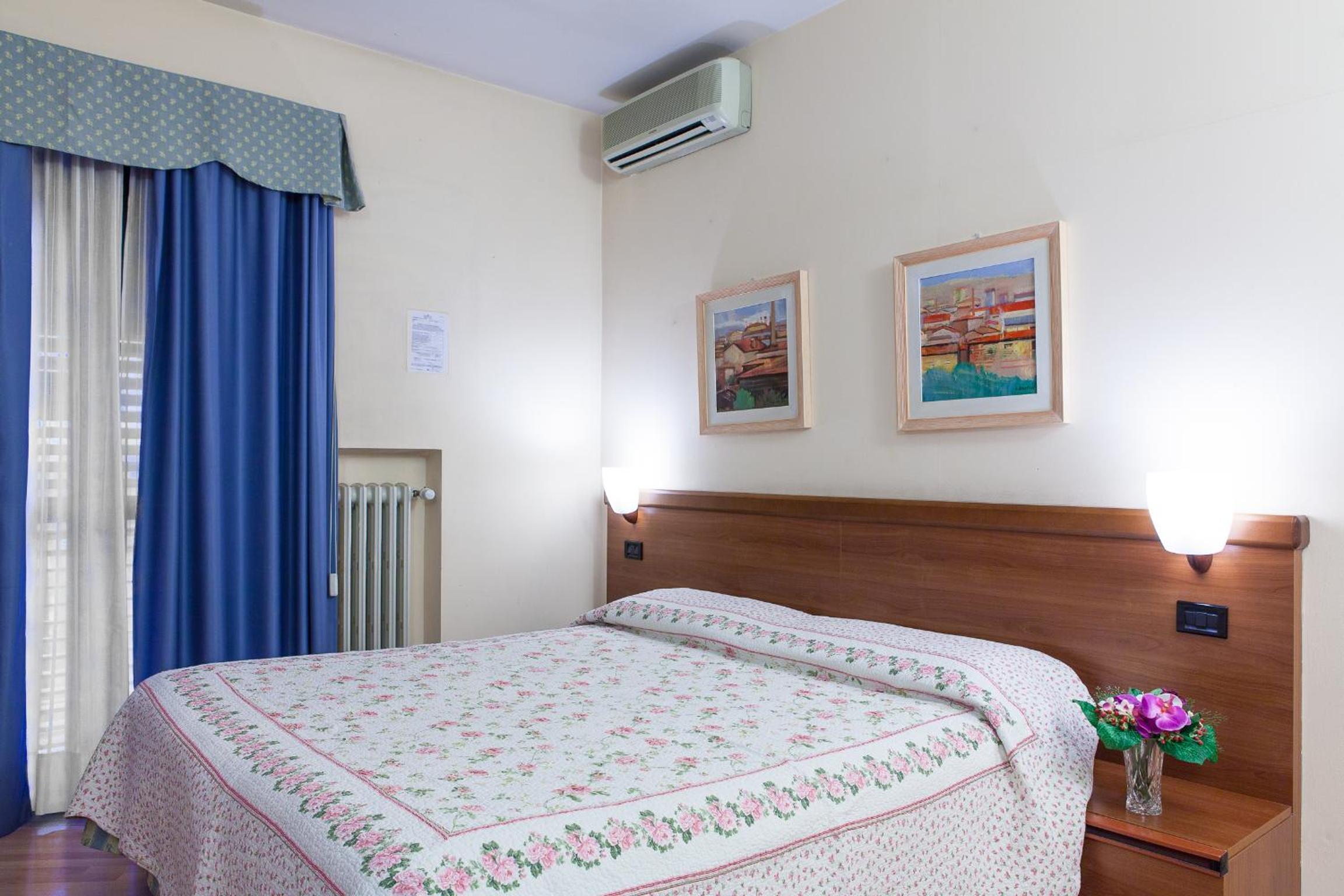 Double Room - Photo 12