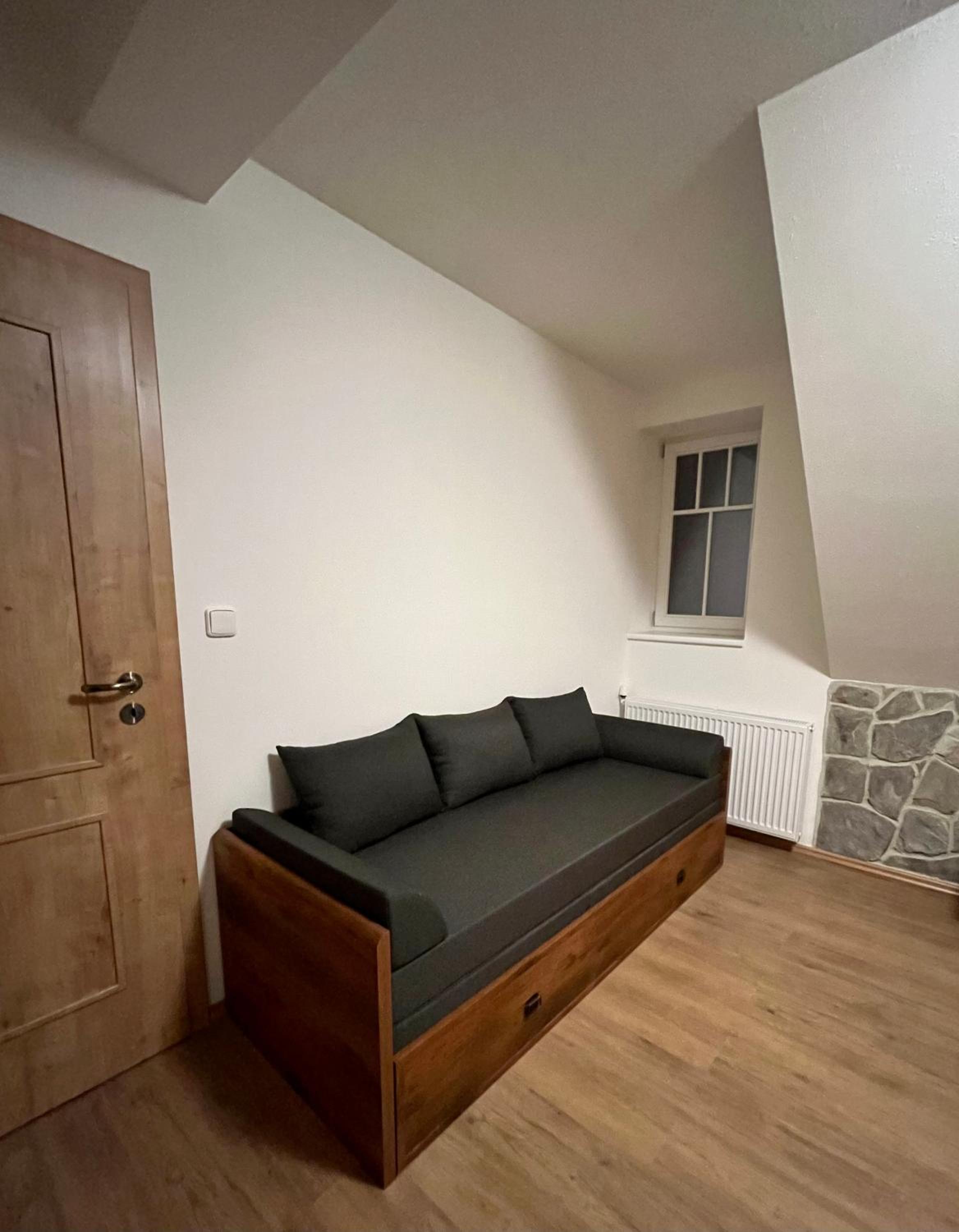 One-Bedroom Apartment photo 2
