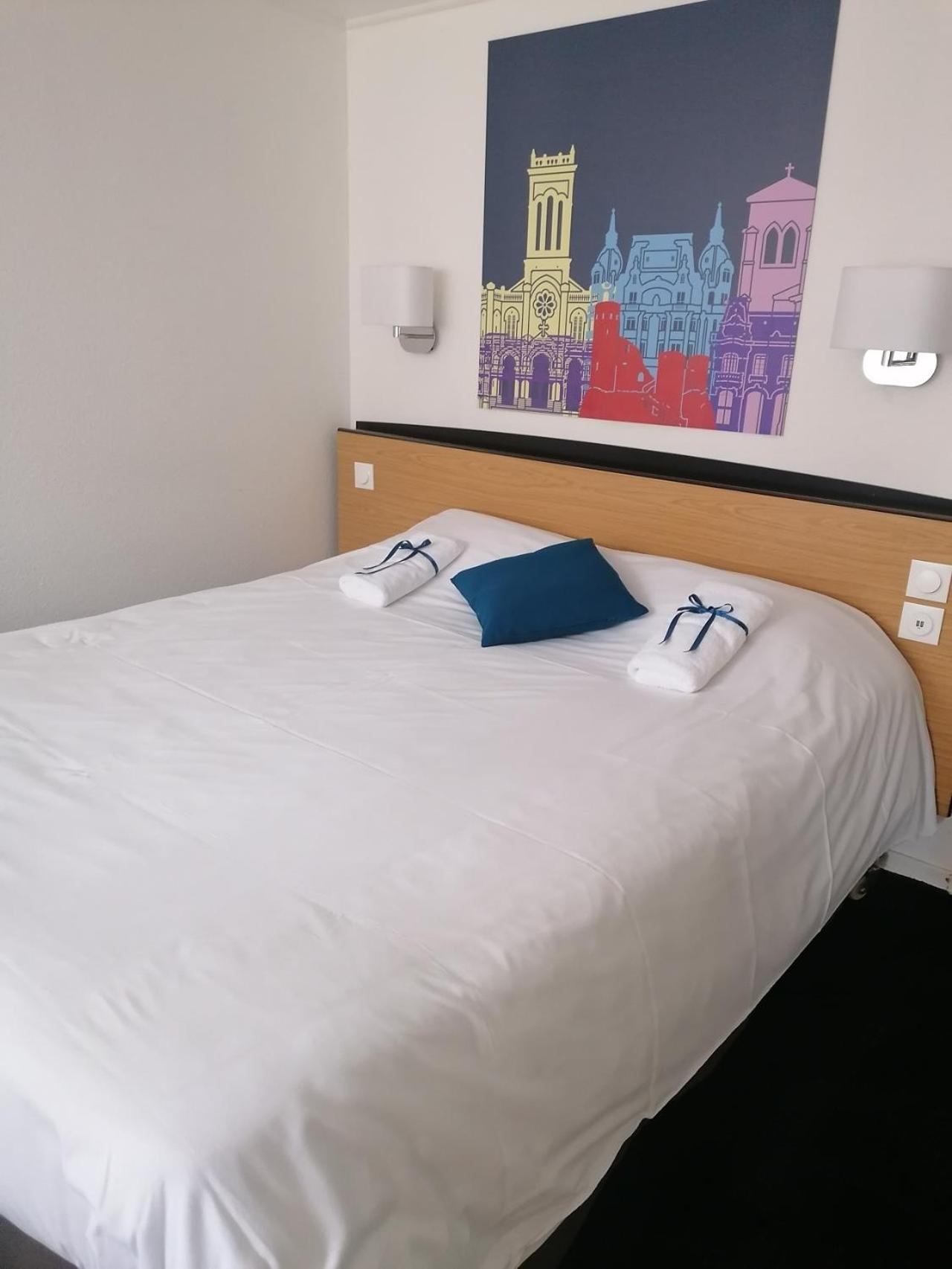 Double Room - Photo 8