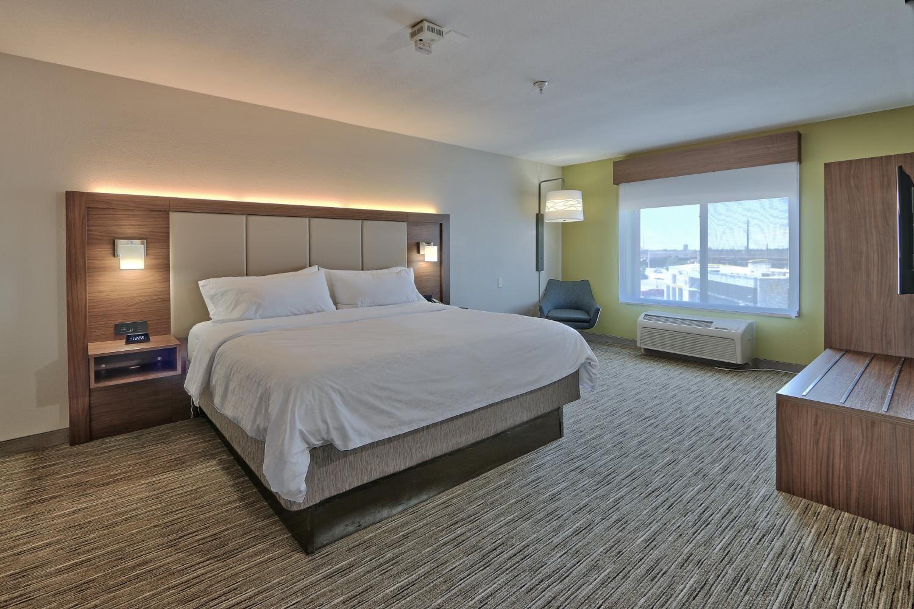 King Suite with Sofa Bed - Photo 5