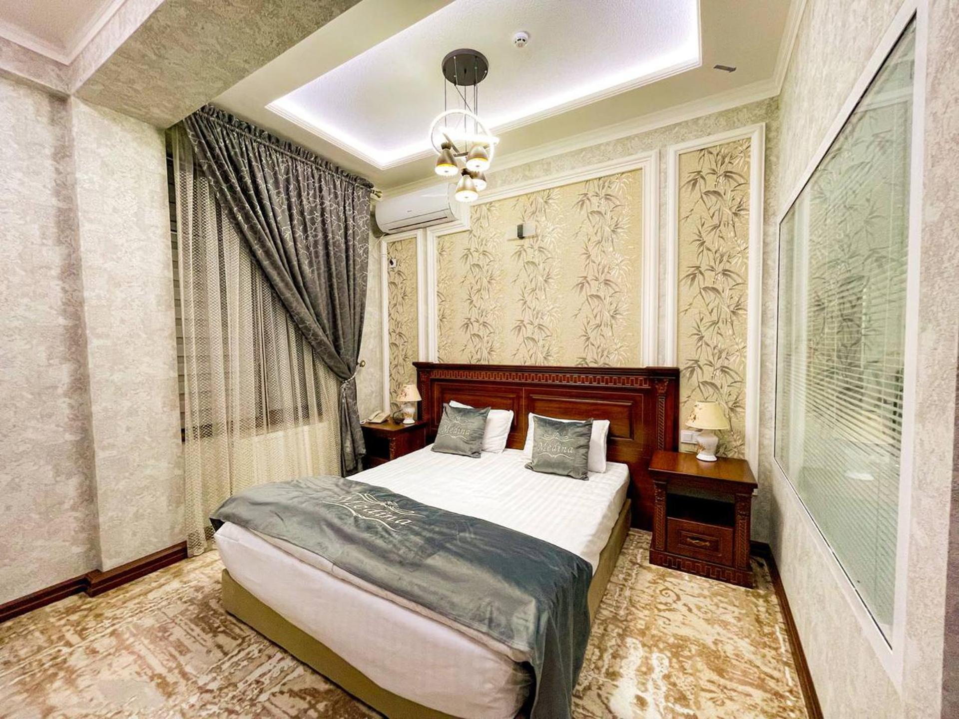 Deluxe King Room - Photo 4