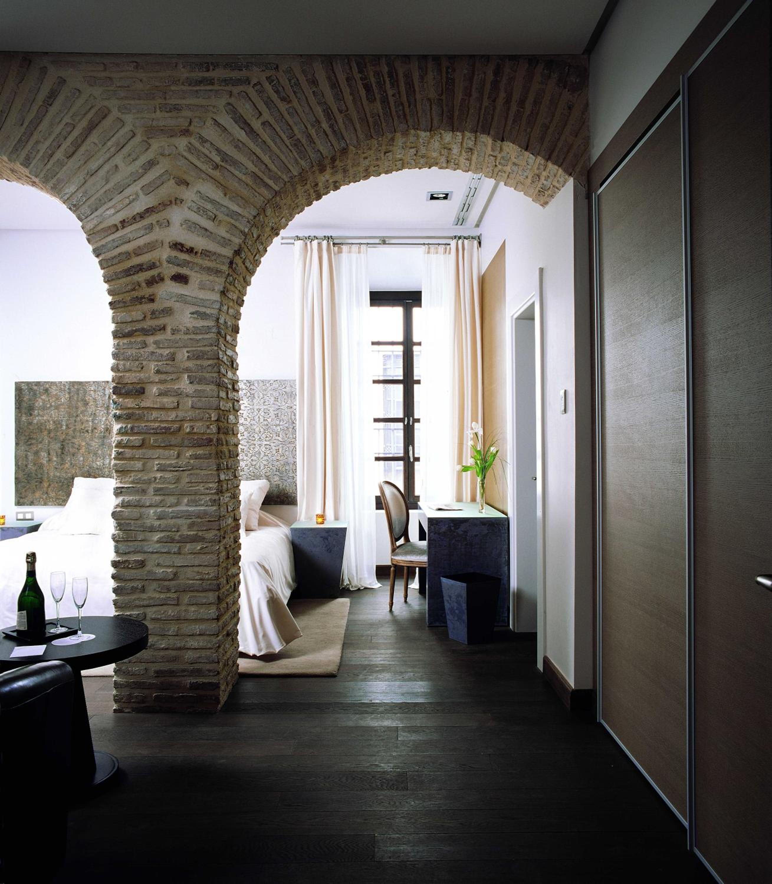 Deluxe Room - Photo 5