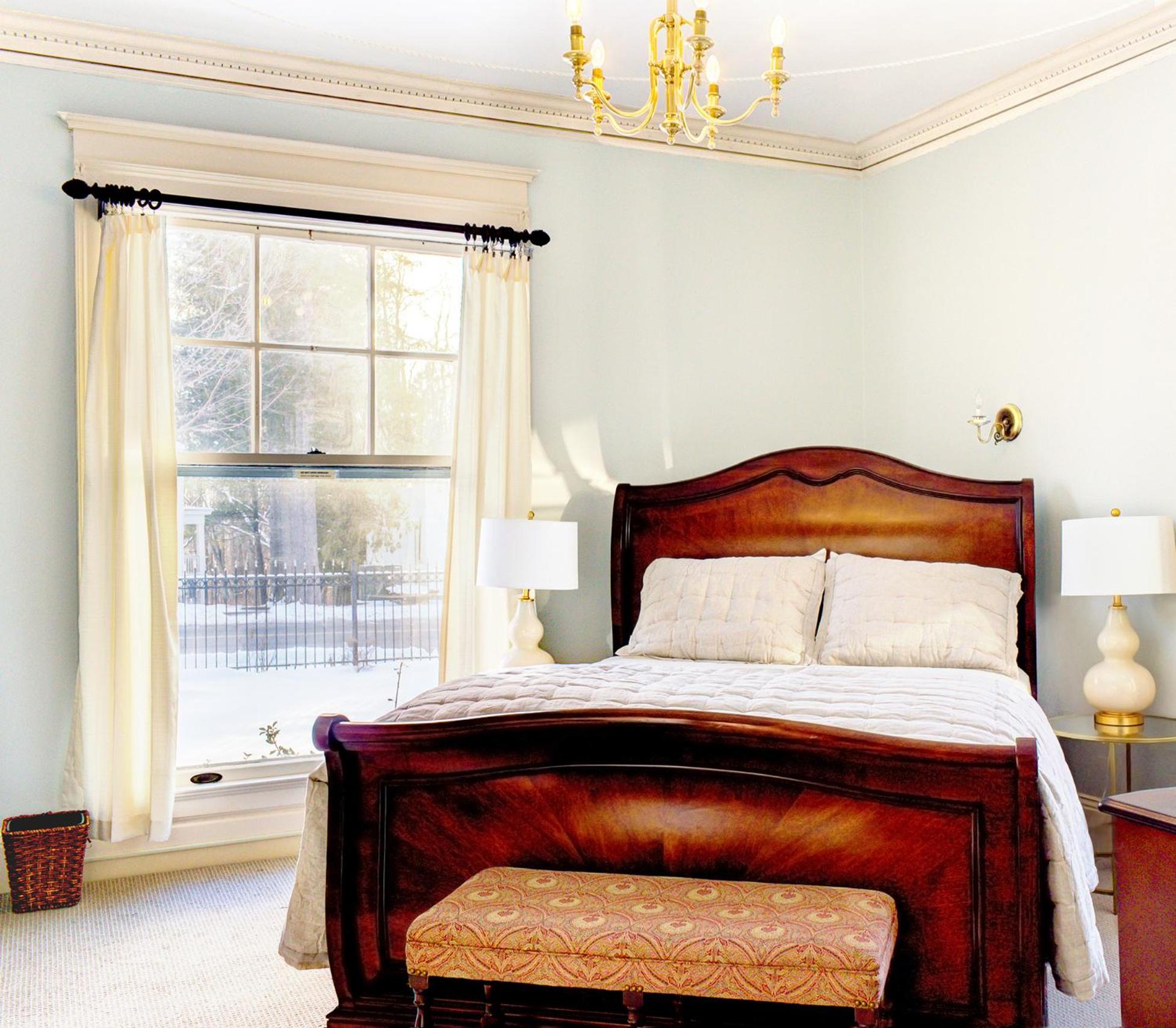 Queen Room photo 2