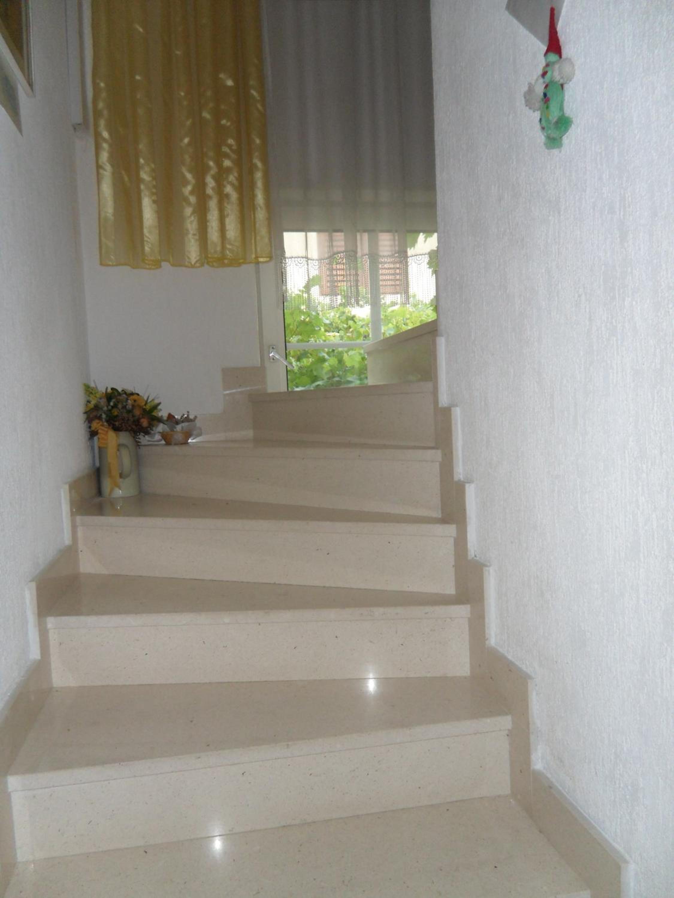 Apartment with Terrace - Photo 10
