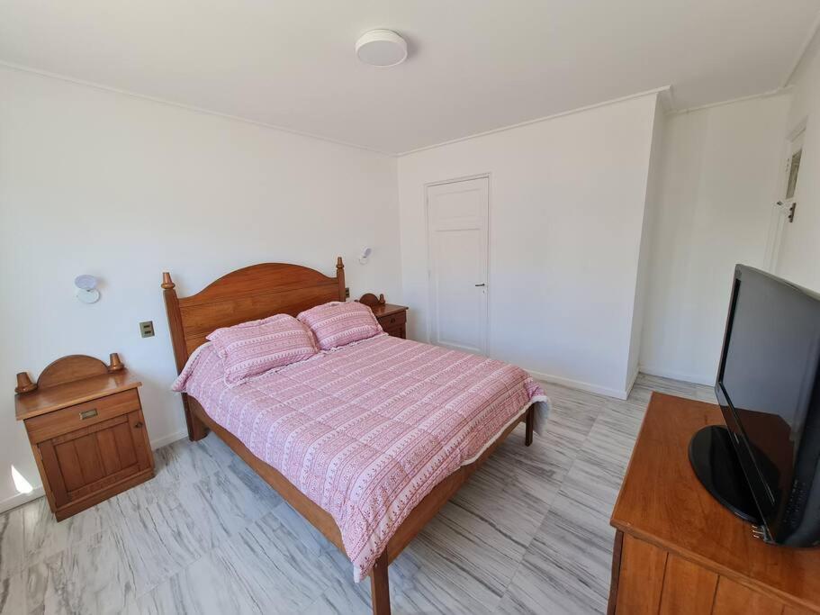 Eight-Bedroom House photo 1