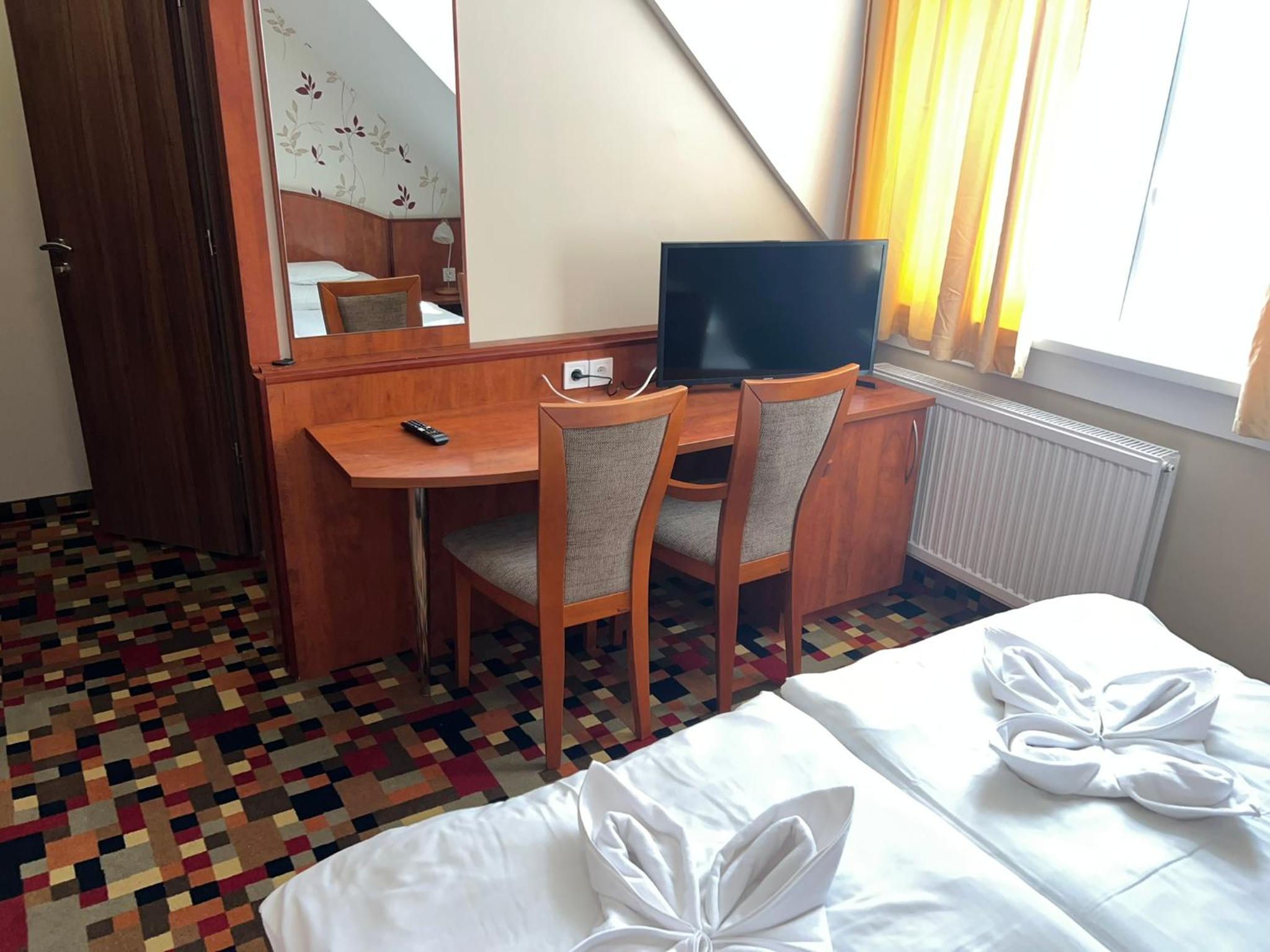 Standard Queen Room