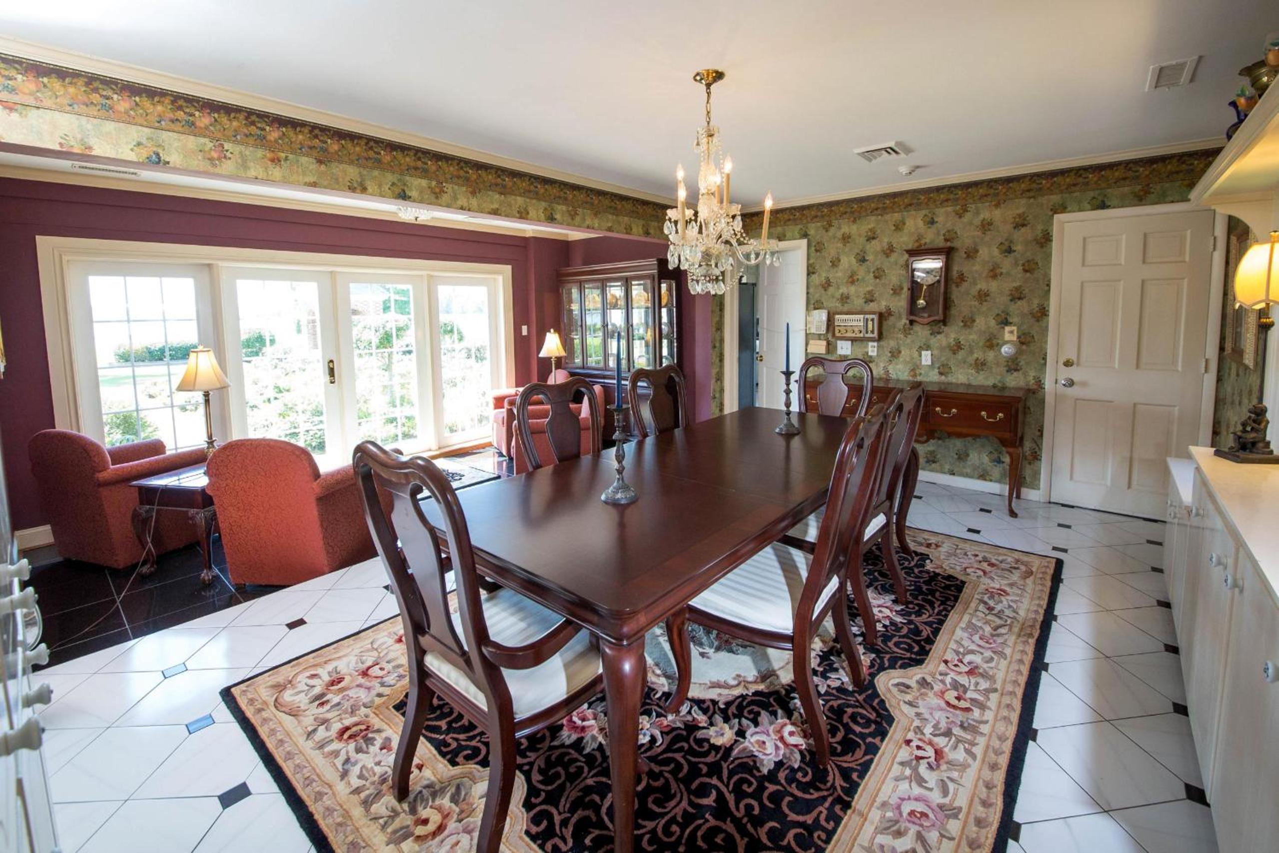 Deluxe King Room photo 2