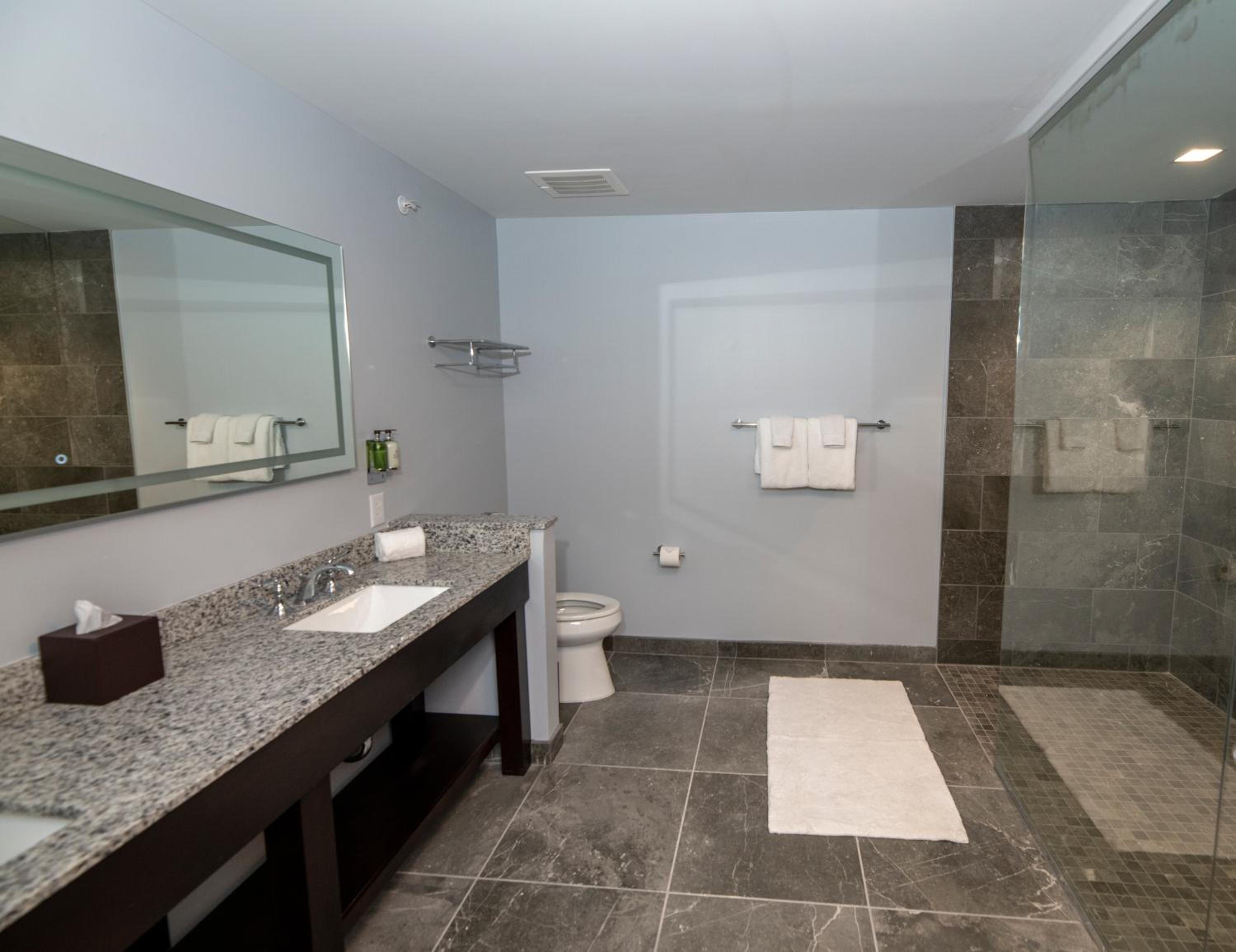 Suite with River View - Photo 3