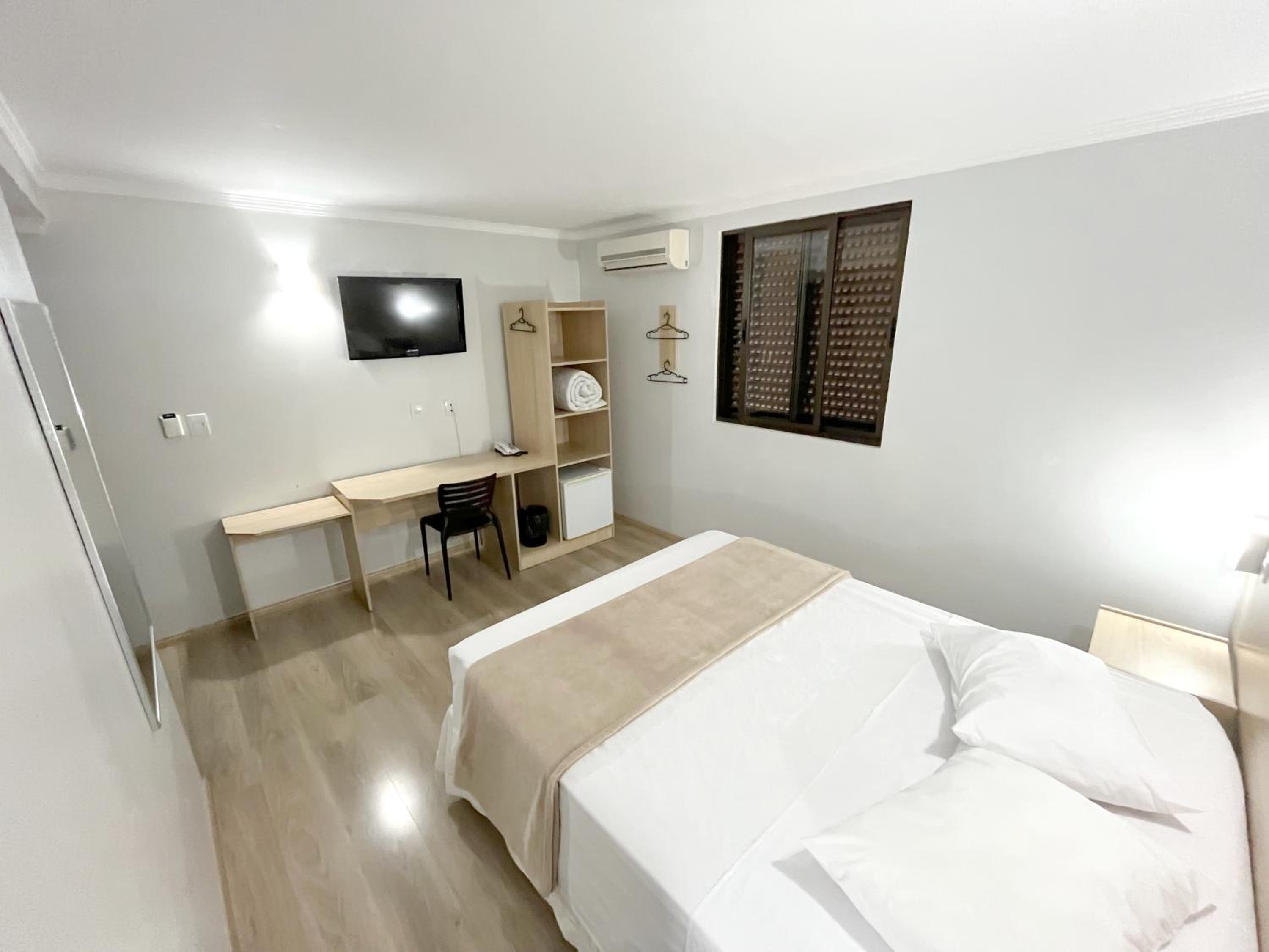 Queen Room photo 1