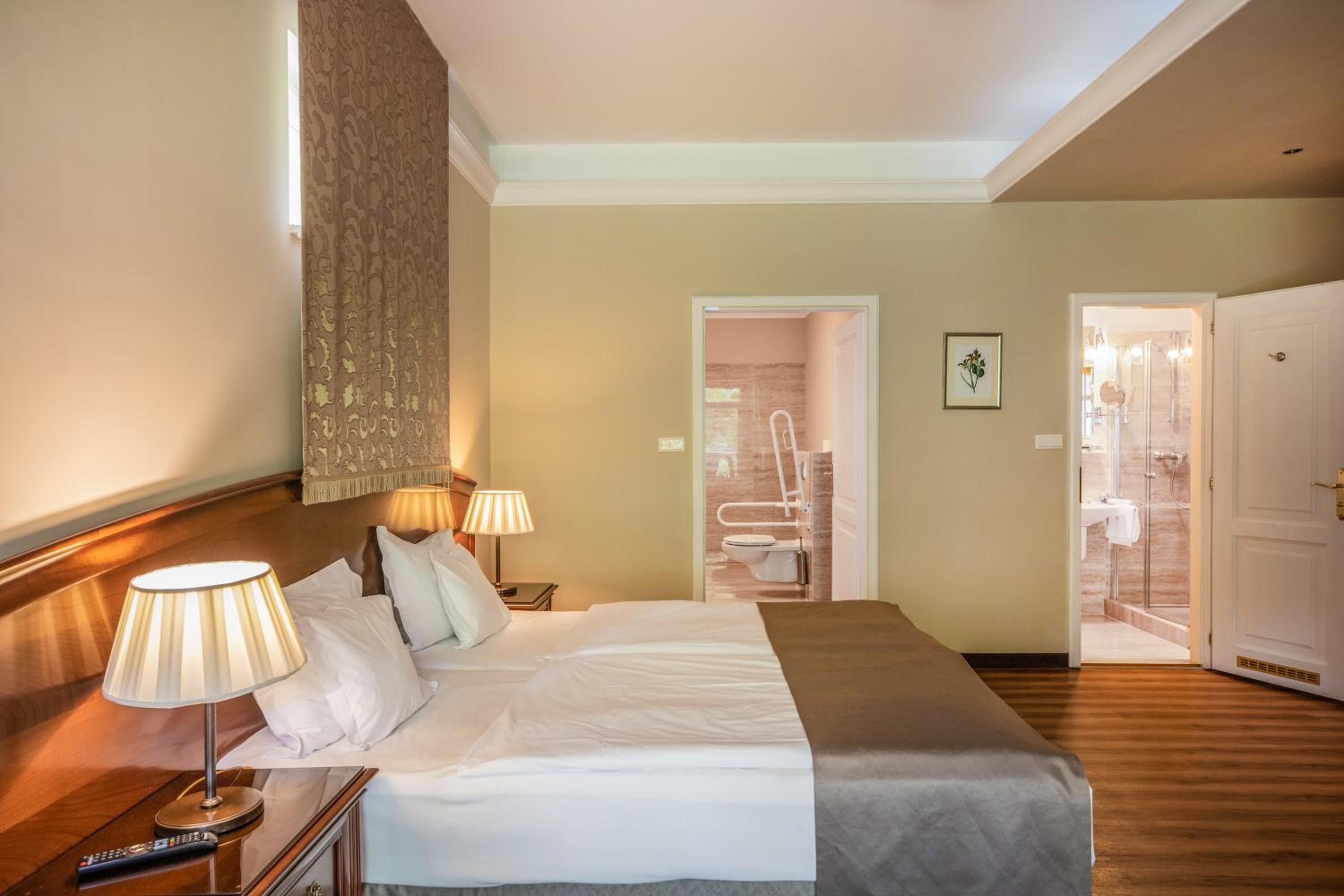 Classic Double Room with Balcony – Manor House photo 1
