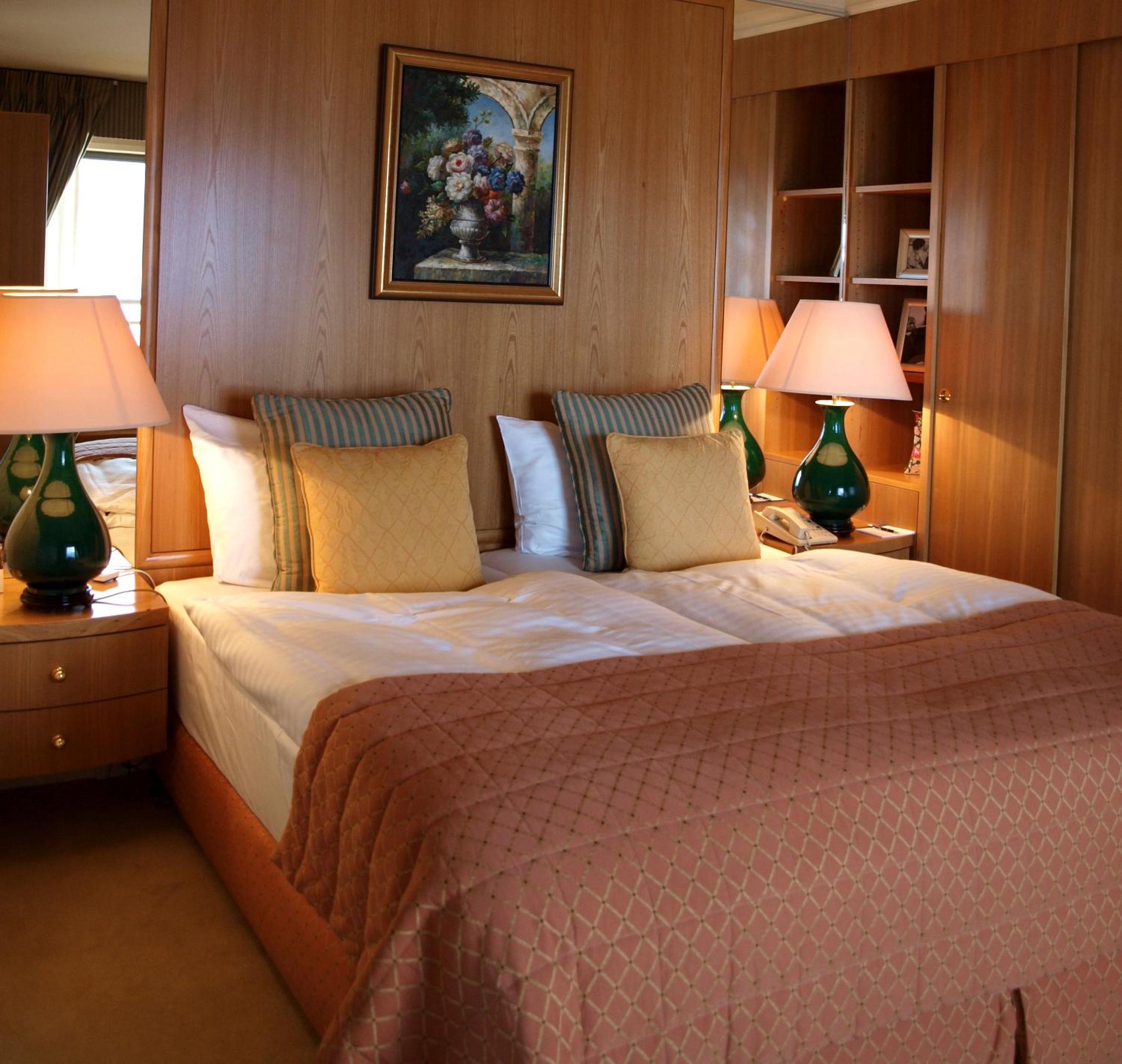 Presidential Suite with Lake View and Terrace thumbnail 6