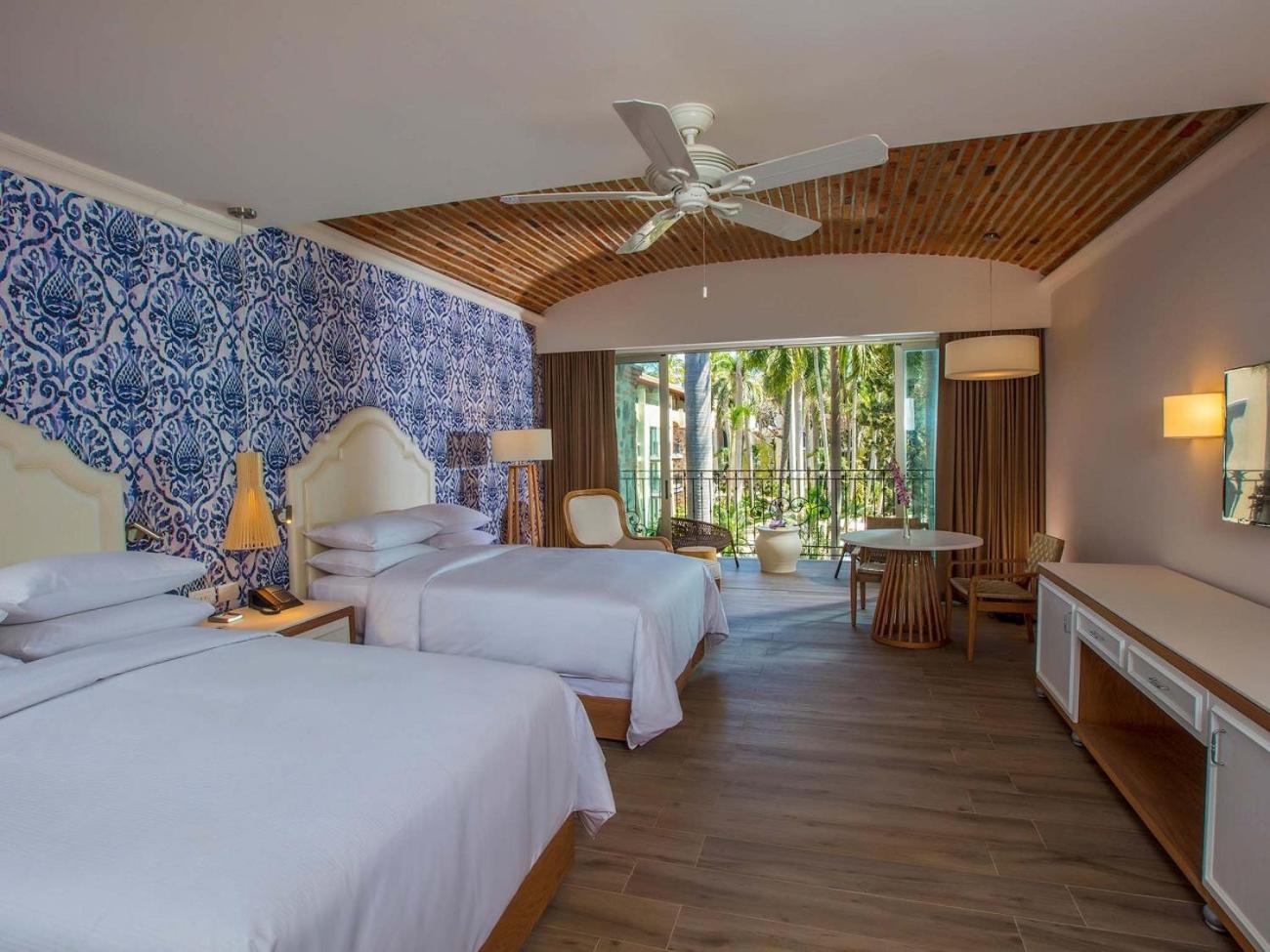 Junior Suite with Pool View - Photo 2