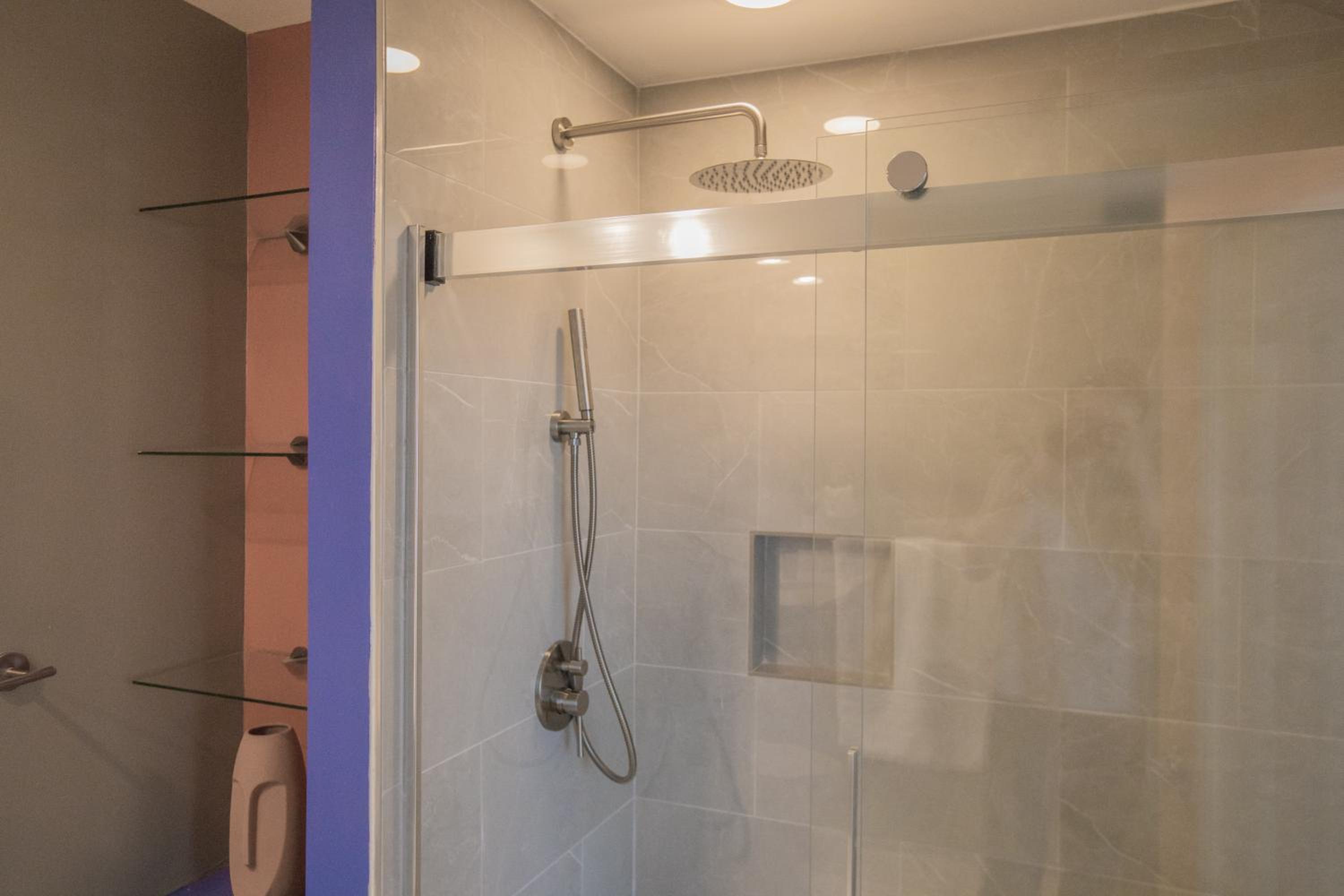 One-Bedroom Apartment - Photo 6