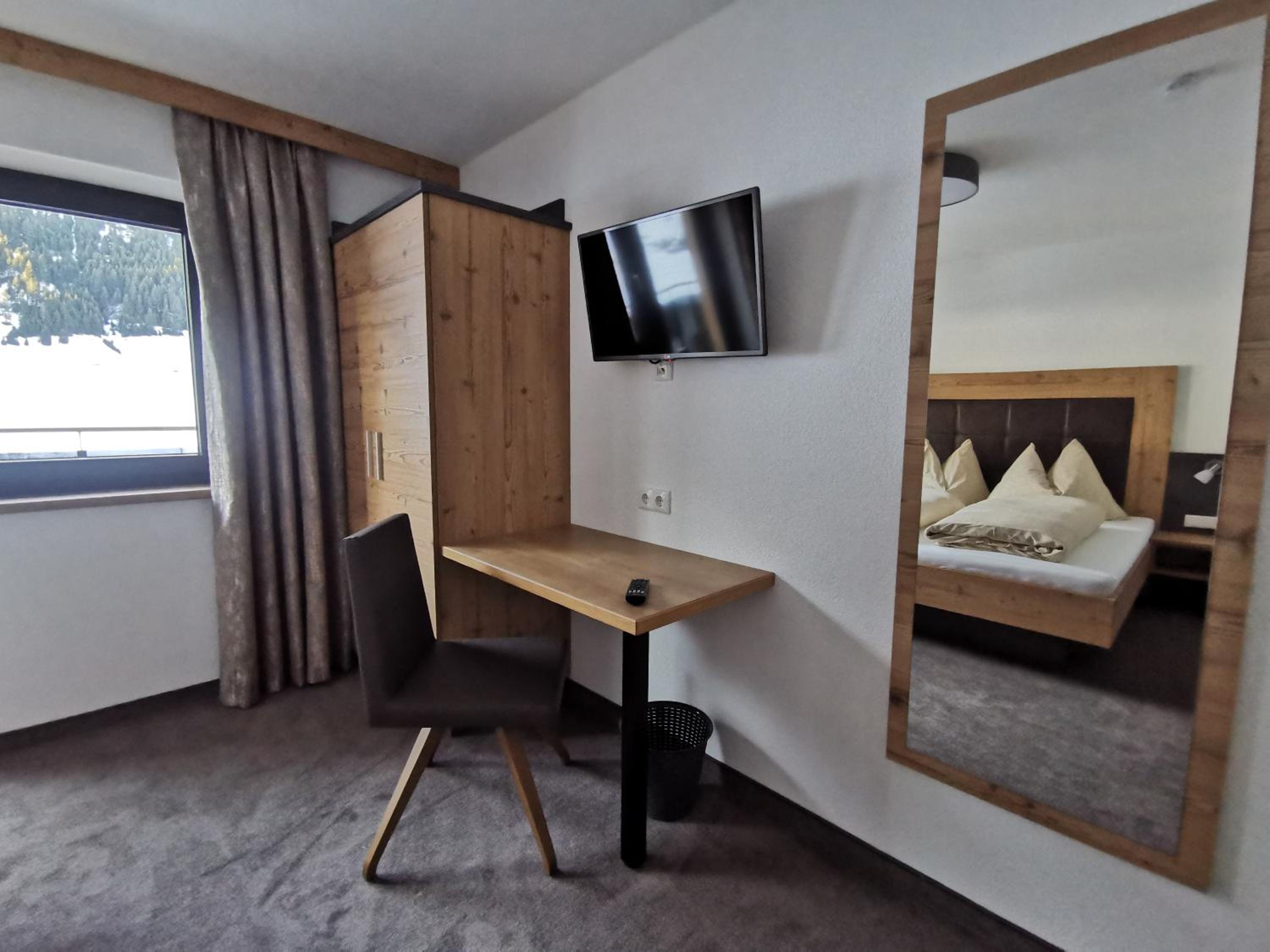 One-Bedroom Apartment - Photo 6