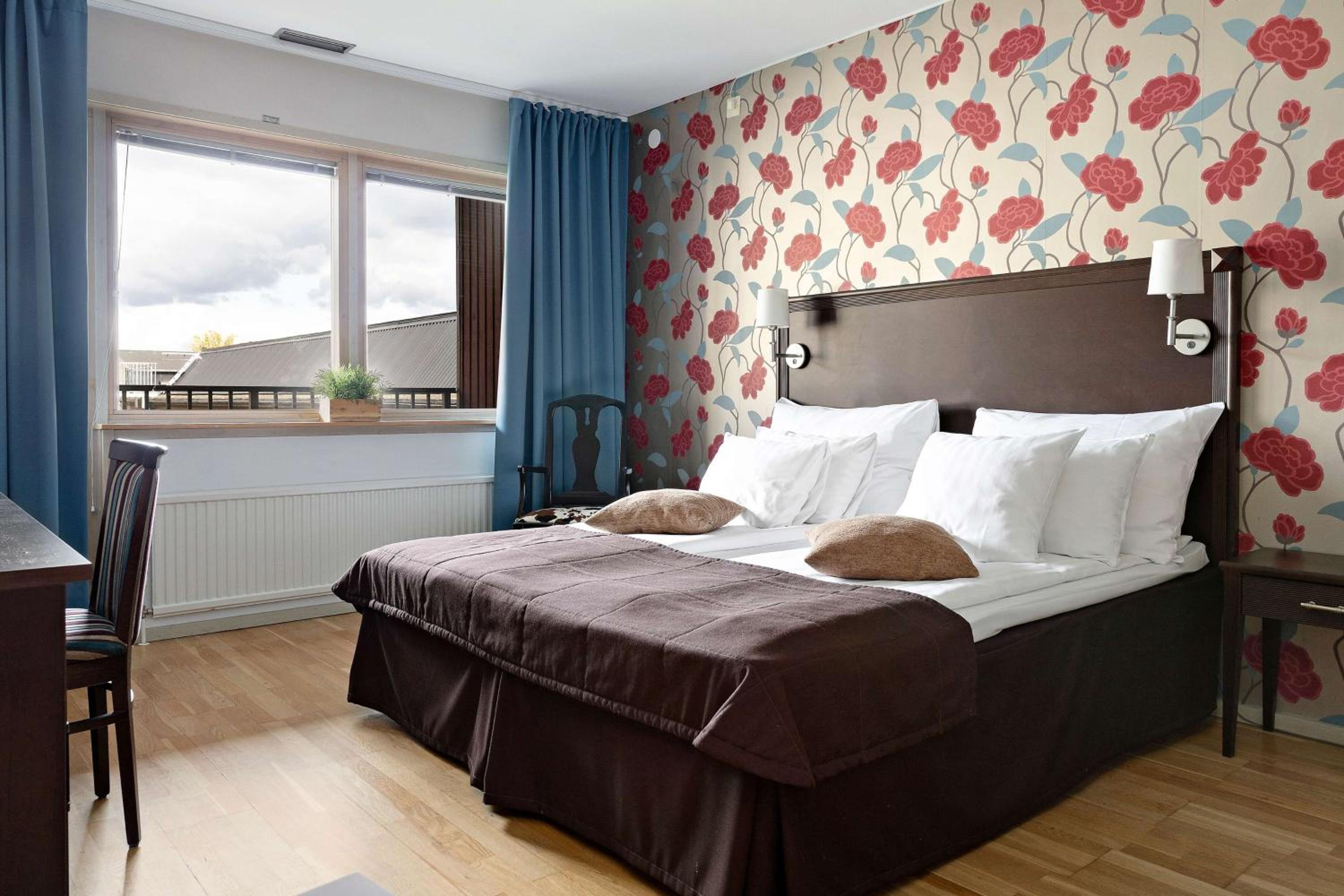King Room with Sofa Bed photo 1