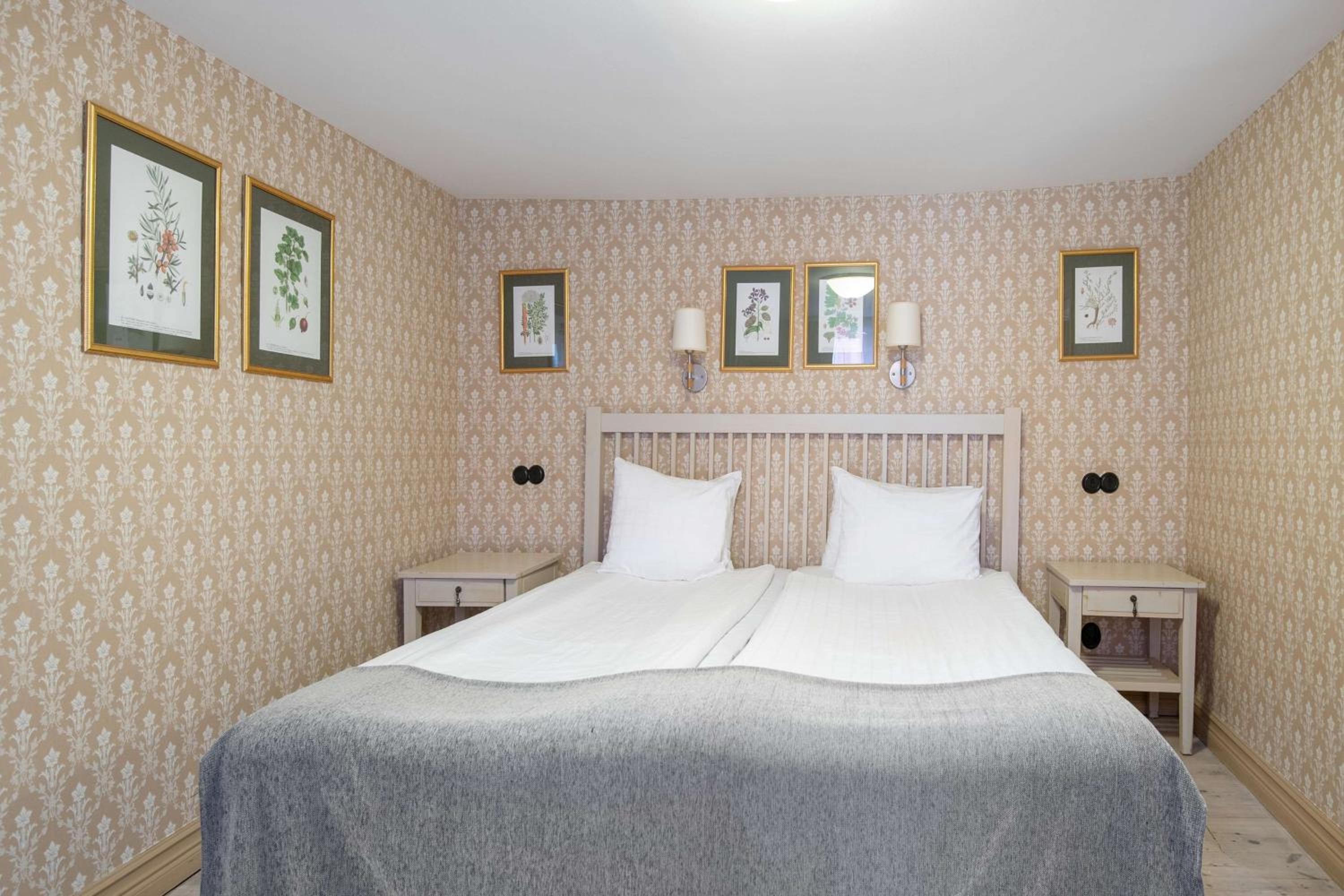Suite with Two Single Beds - Photo 1