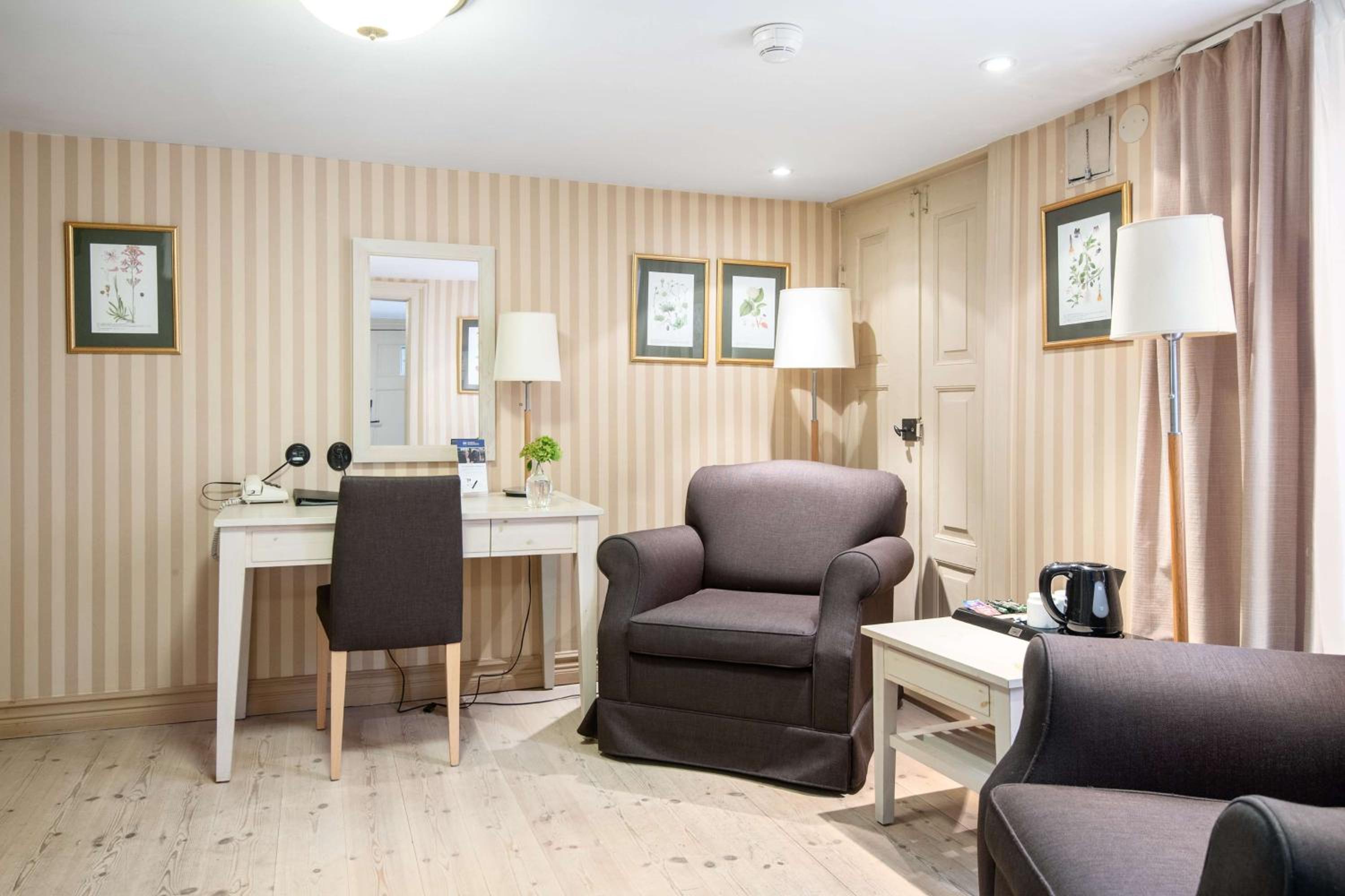 Suite with Two Single Beds - Photo 7