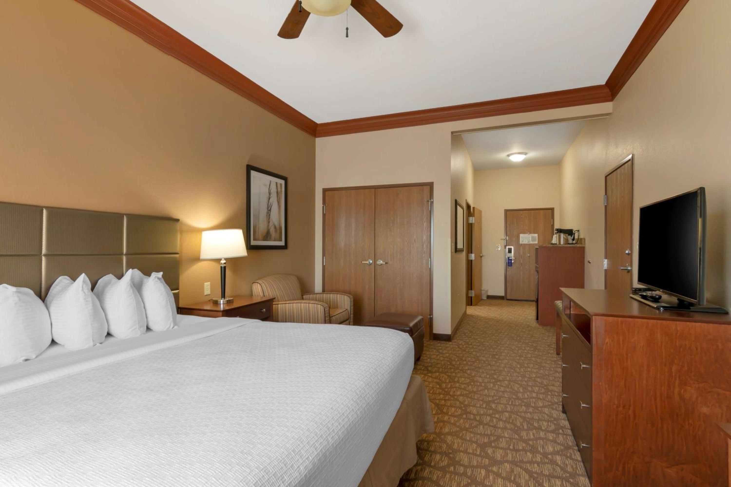 King Room - Third Floor/Non-Smoking photo 3